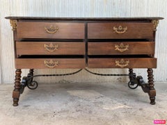 Zweiseitiger spanischer Butcher Block mit sechs Schubladen und Bronzebeschlägen