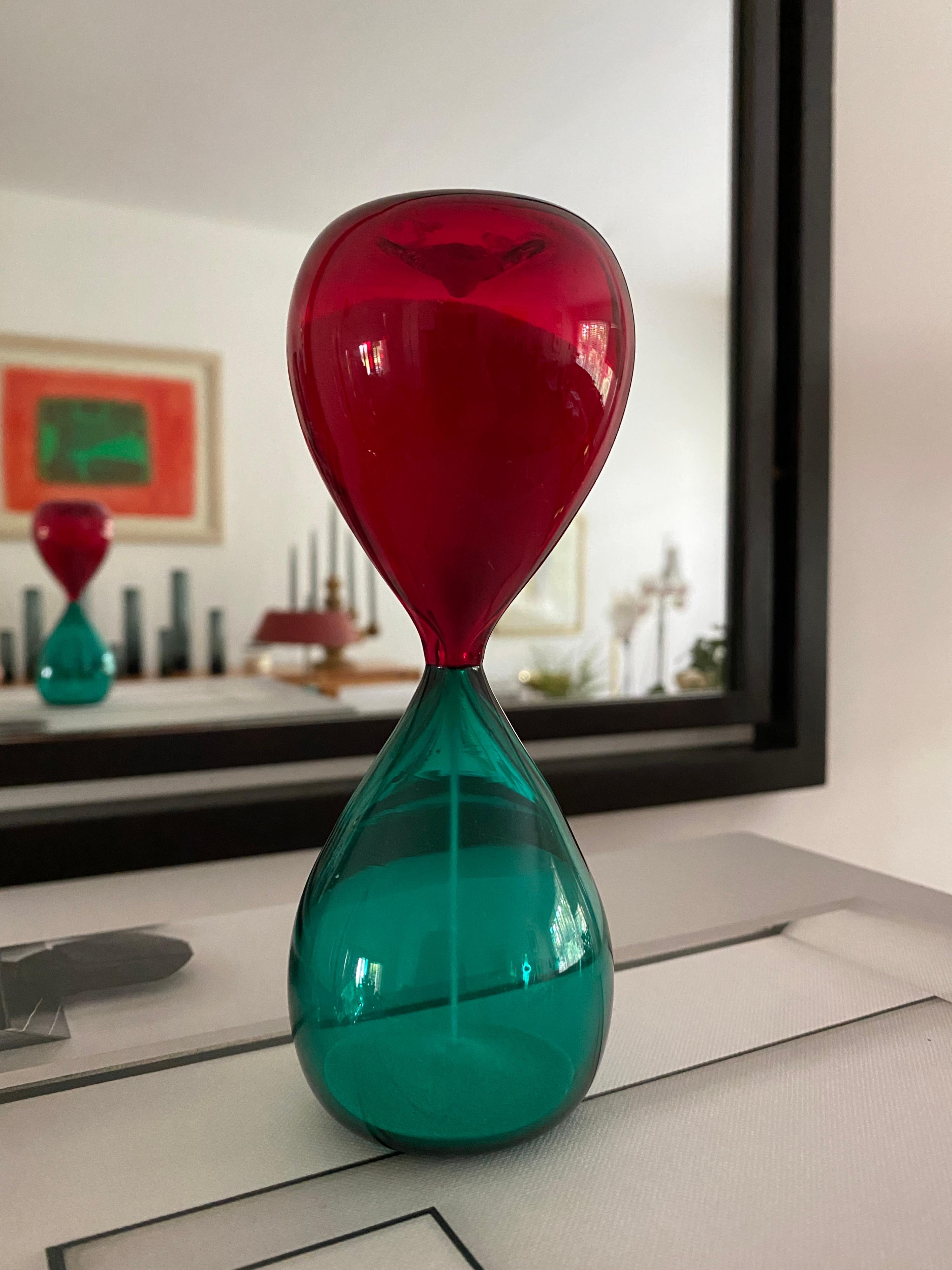 Two Signed Vintage Venini Hourglasses Designed By Paolo Venini For Venini For Sale 4