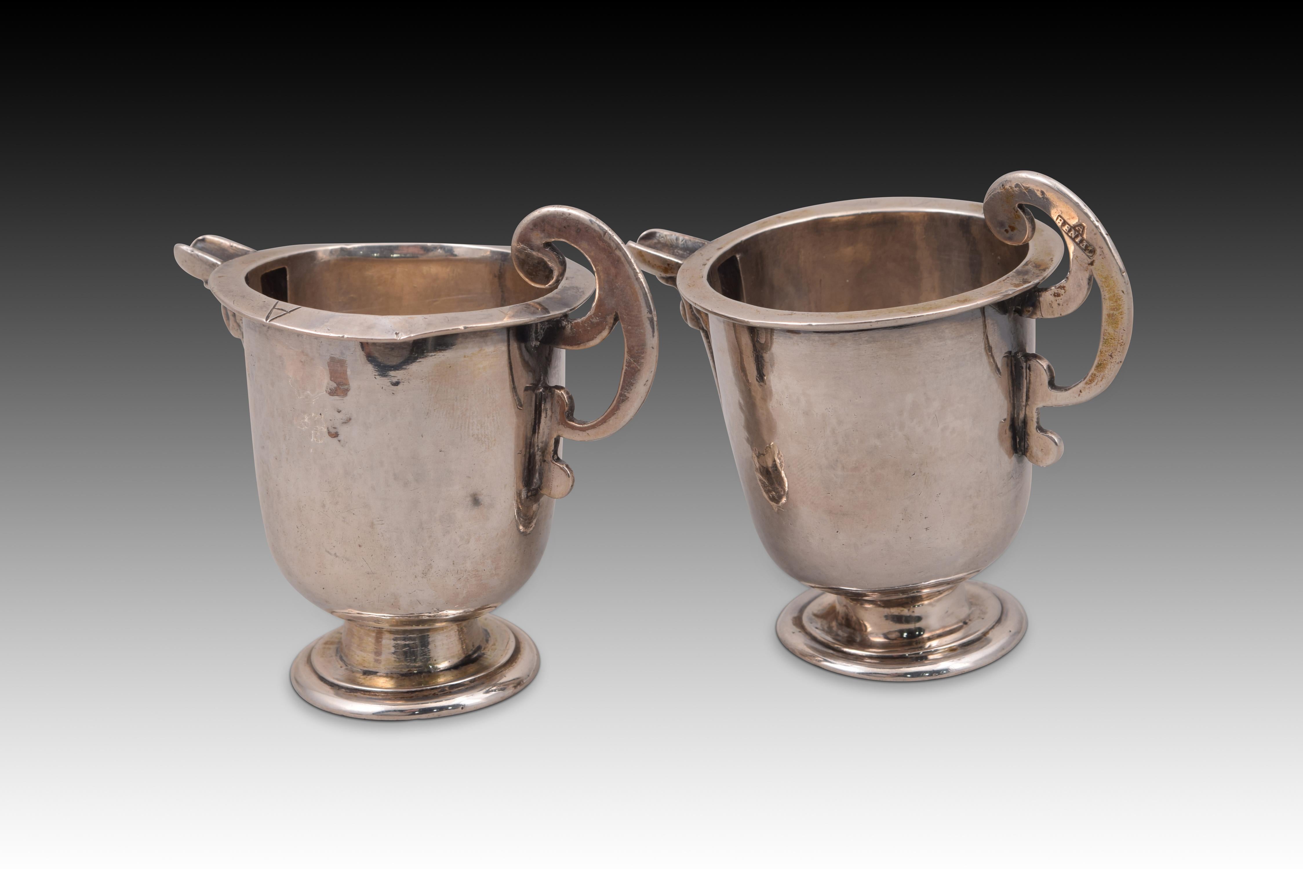 Neoclassical Two silver pitchers set. Benito Gómez, Antonio. Segovia, Spain, 1831-1835. For Sale