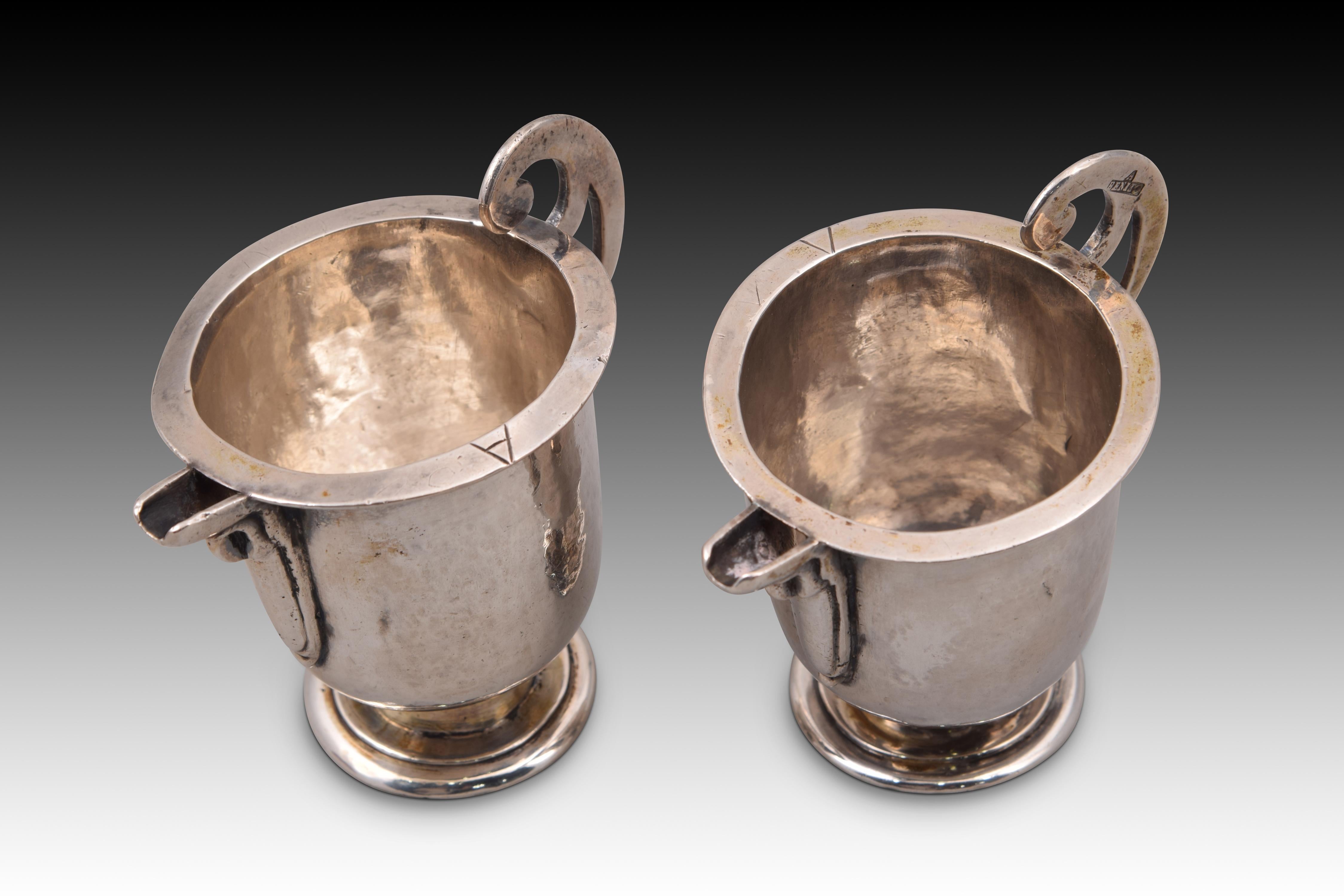 Two silver pitchers set. Benito Gómez, Antonio. Segovia, Spain, 1831-1835. In Good Condition For Sale In Madrid, ES