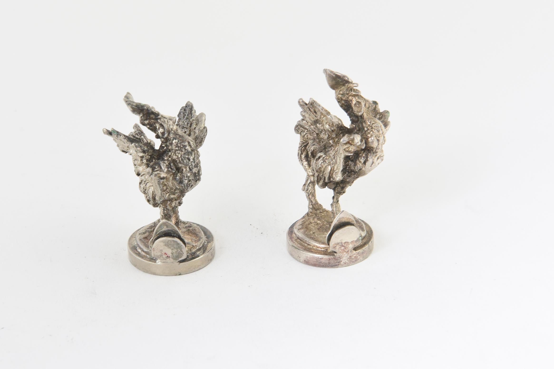 Highly stylized pair of vintage silver plate rooster menus, place cards, or card holders. Great detail to their facial expressions and bodies. There is a clip attached to the base to hold a menu or place card.