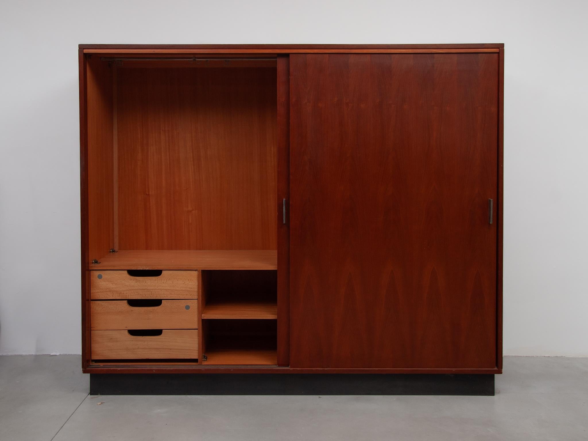 Two Sliding Doors Wardrobe designed by Alfred Hendrickx, Belgium, 1960s In Good Condition For Sale In Antwerp, BE