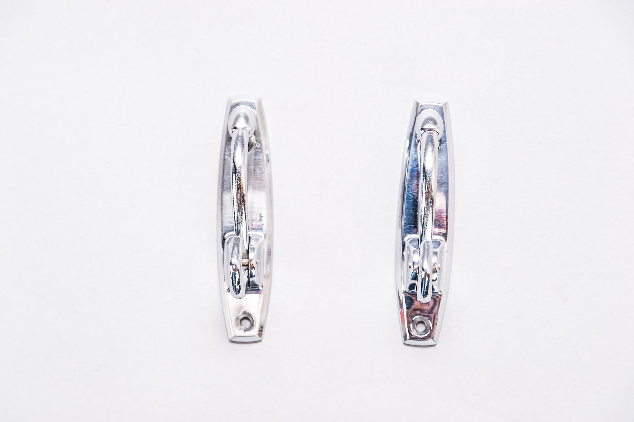 Two small Art Deco nickel coat hooks foldable
Original condition.