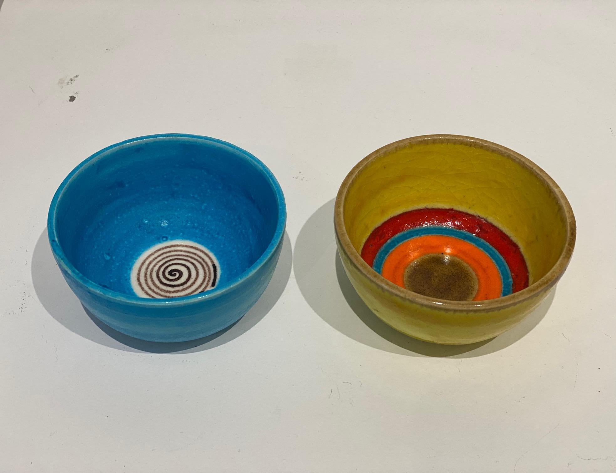Deux petites Vide-Poches décoratives tasses en céramique signées Gambone, Italie, années 1950 en vente 4