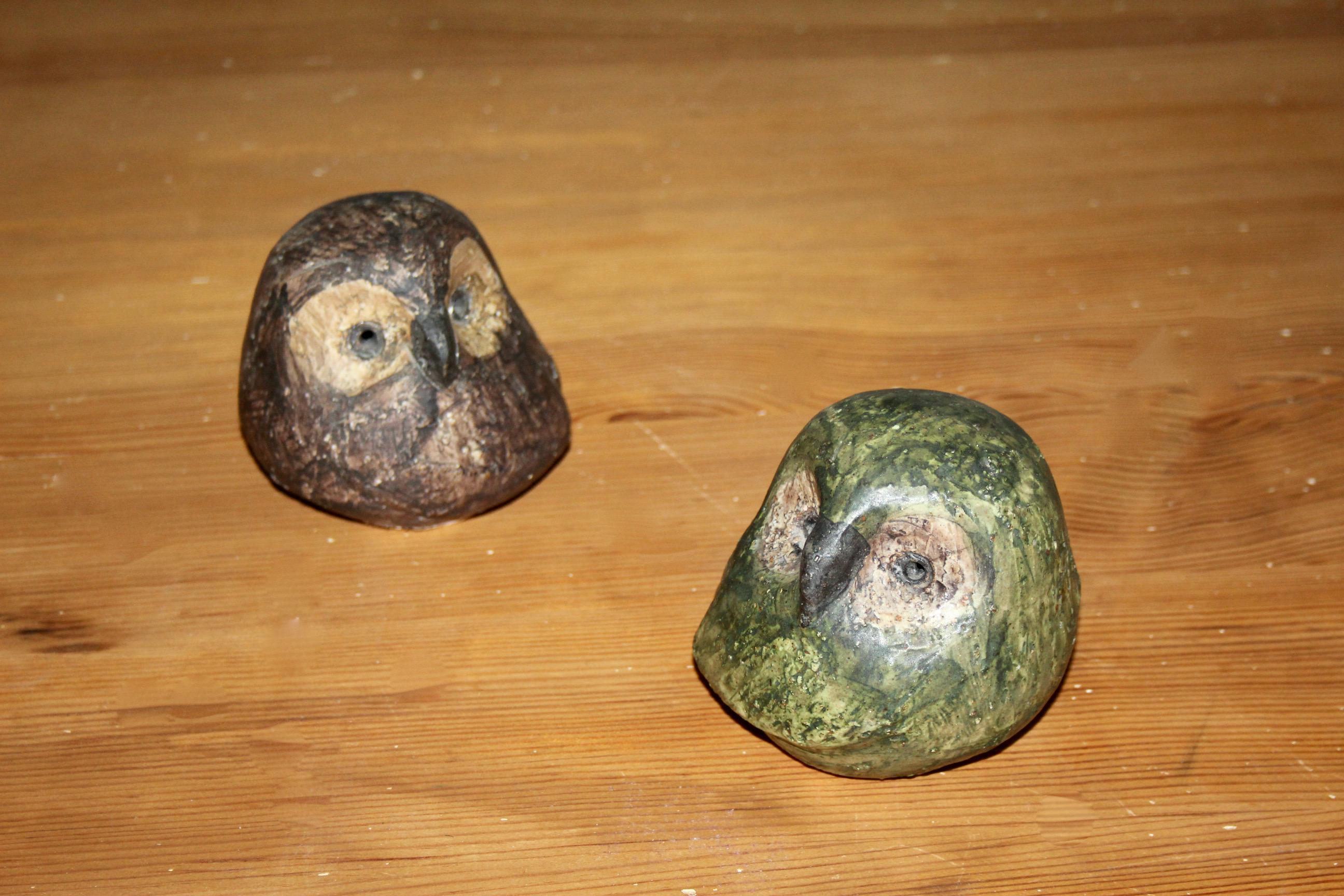 Europeo due piccoli gufi in ceramica in vendita