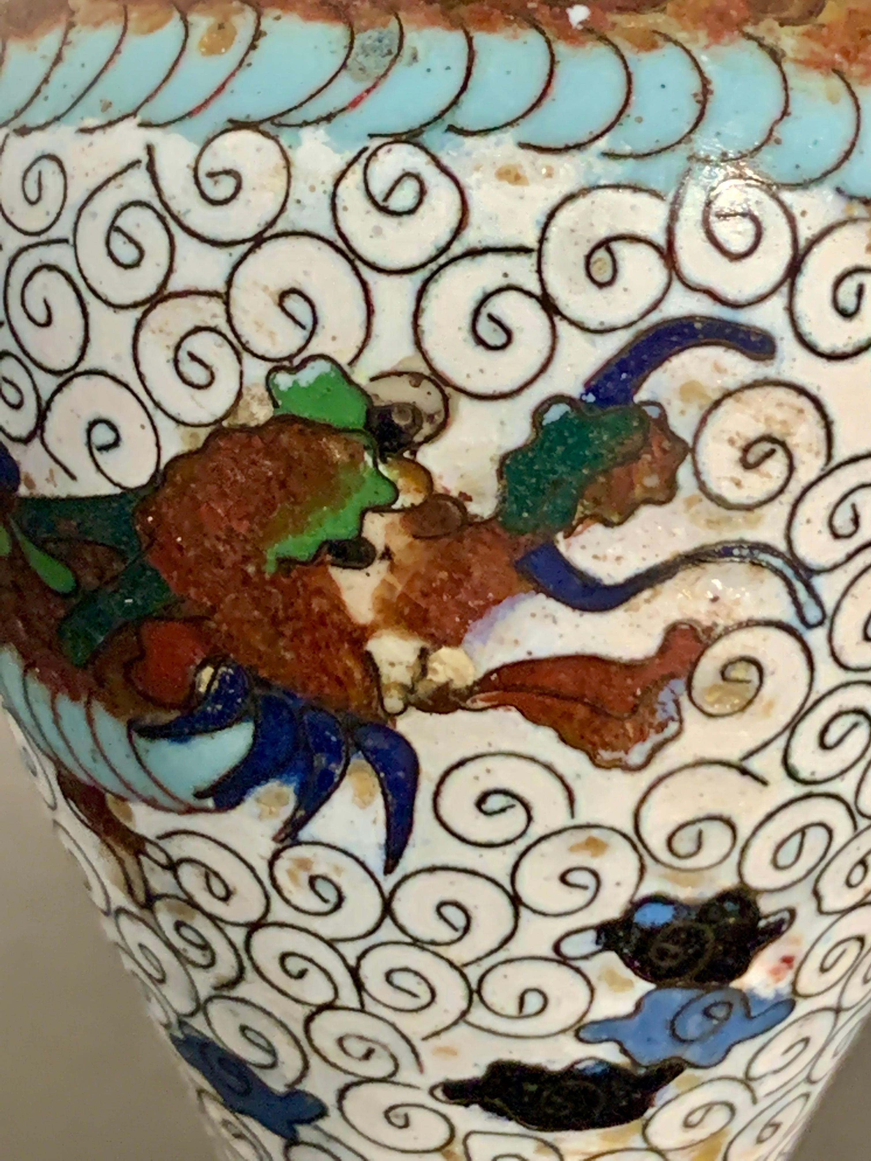 Kleine japanische Cloisonné-D Drachenvasen, frühes 20. Jahrhundert, Japan im Angebot 4