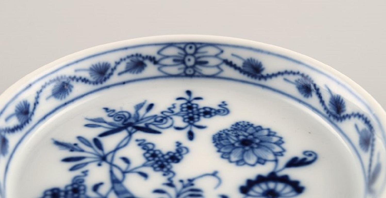 Two Small Meissen Blue Onion Dishes / Bowls in Hand-Painted Porcelain In Excellent Condition In Copenhagen, DK