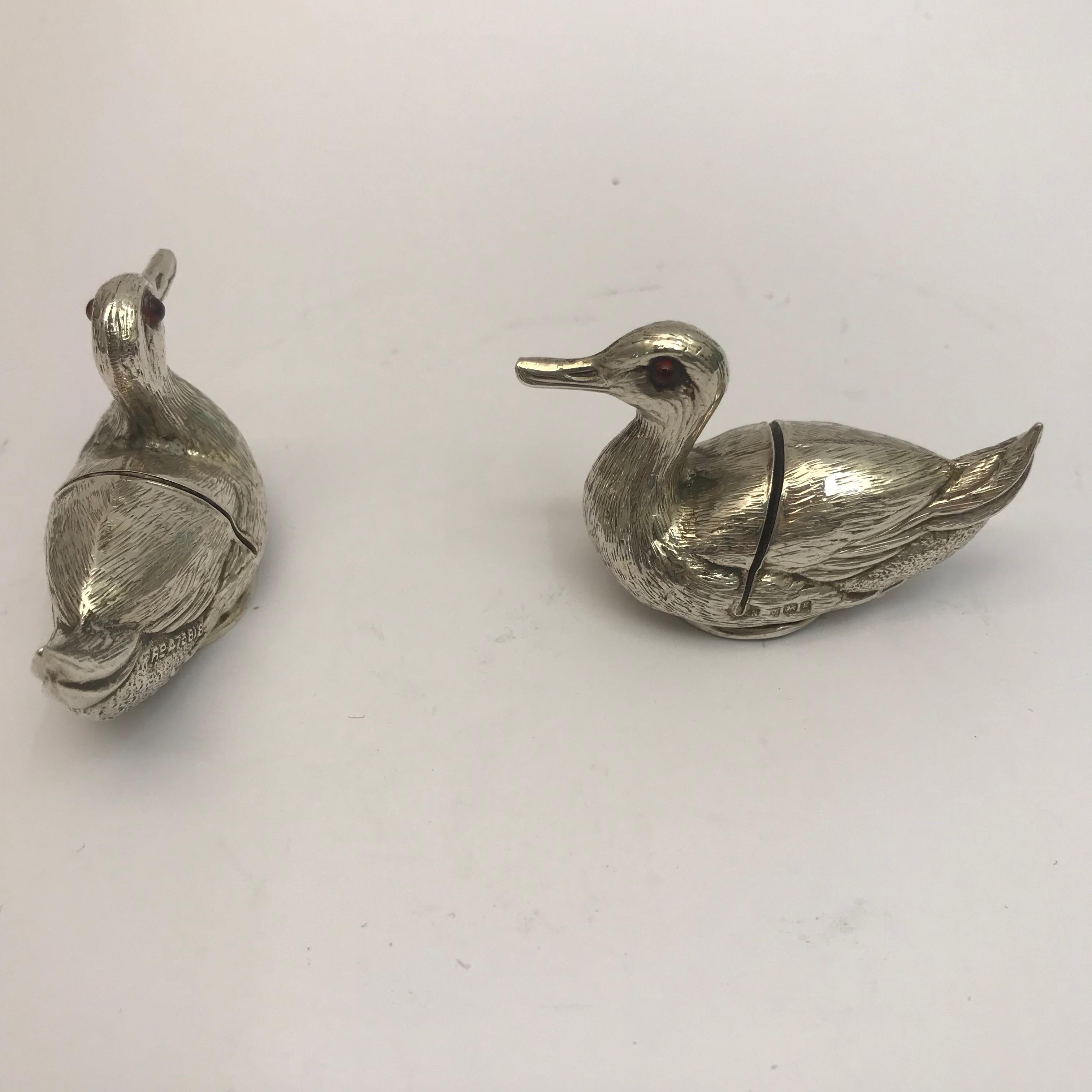 Two small silver matching menu holders in the form of ducks with red glass eyes. 

Made in Birmingham in 1906. 



