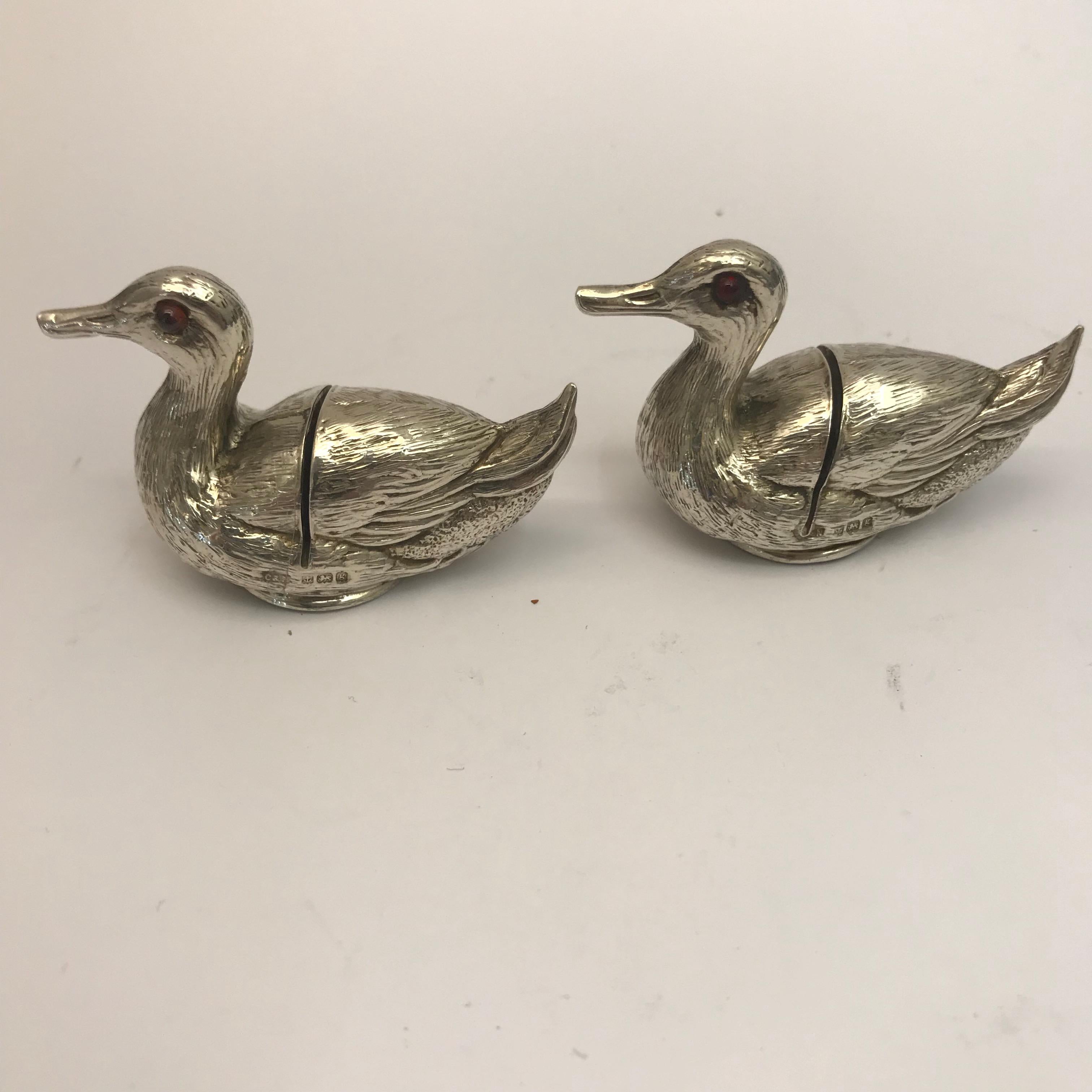 Two Small Silver Matching Menu Holders in the Form of Ducks In Good Condition In London, London
