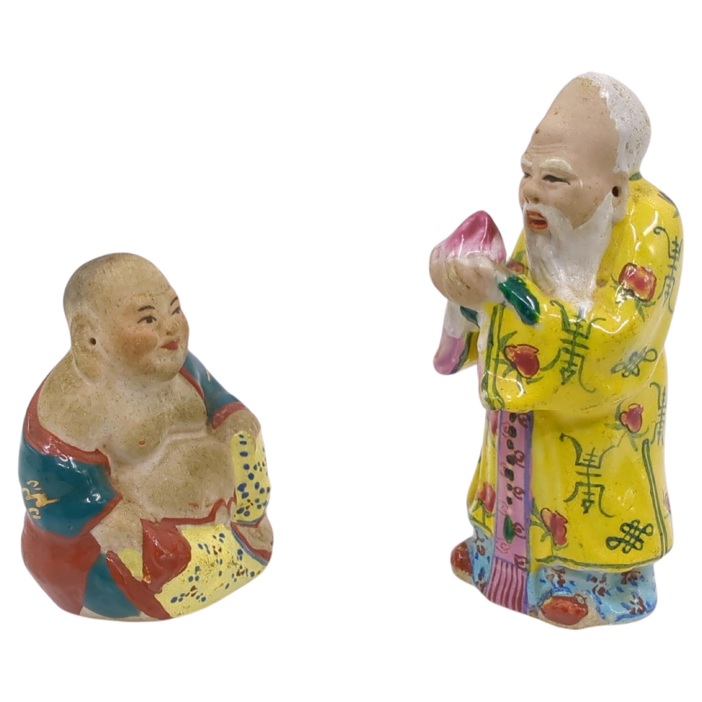 Zwei kleine chinesische Famille Rose Buddha & Gott der Langlebigkeit Figuren 5/6/7 (Chinesischer Export) im Angebot