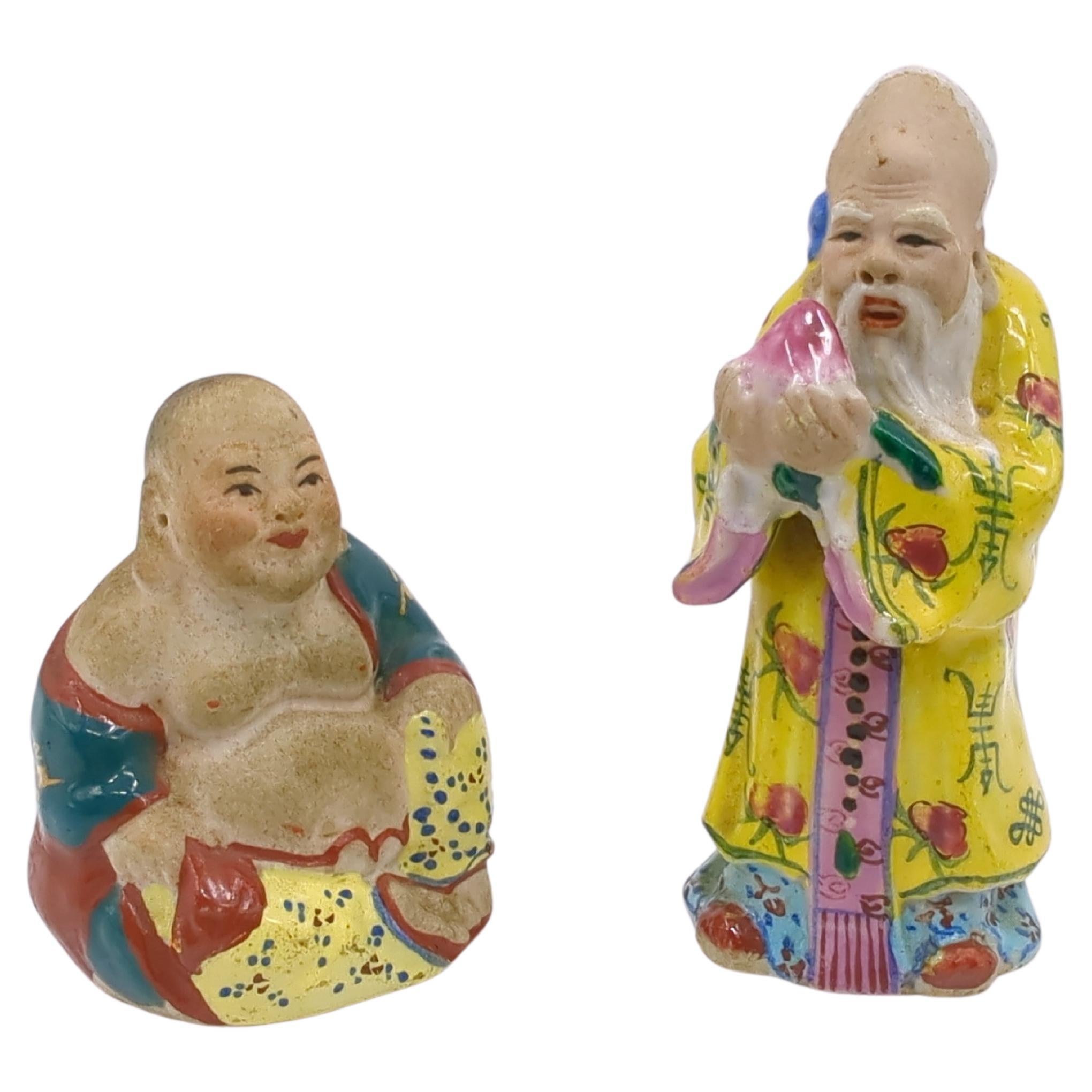 Zwei kleine chinesische Famille Rose Buddha & Gott der Langlebigkeit Figuren 5/6/7 (Chinesisch) im Angebot