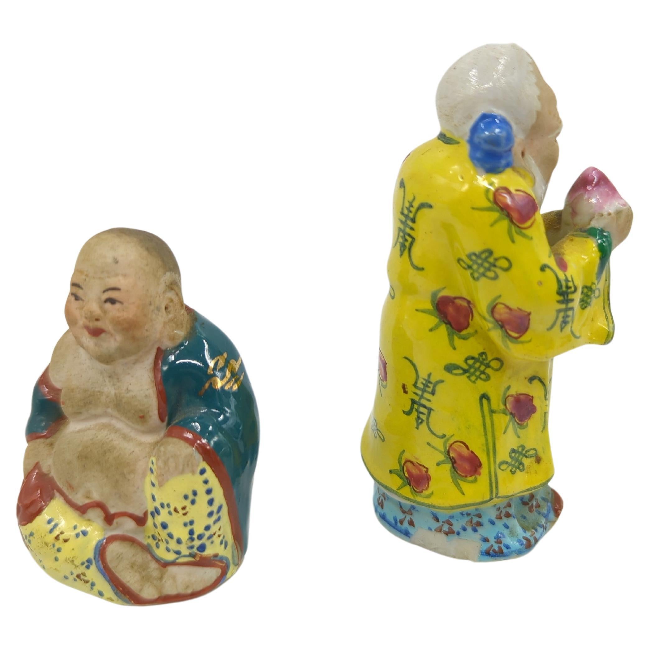 Zwei kleine chinesische Famille Rose Buddha & Gott der Langlebigkeit Figuren 5/6/7 im Zustand „Gut“ im Angebot in Richmond, CA