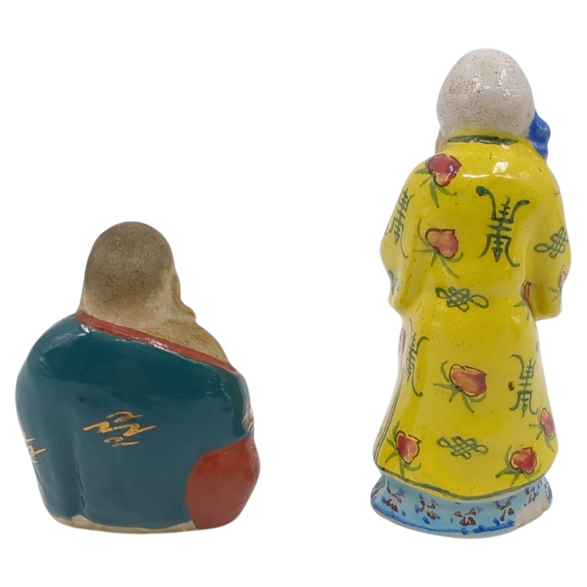 Zwei kleine chinesische Famille Rose Buddha & Gott der Langlebigkeit Figuren 5/6/7 (20. Jahrhundert) im Angebot