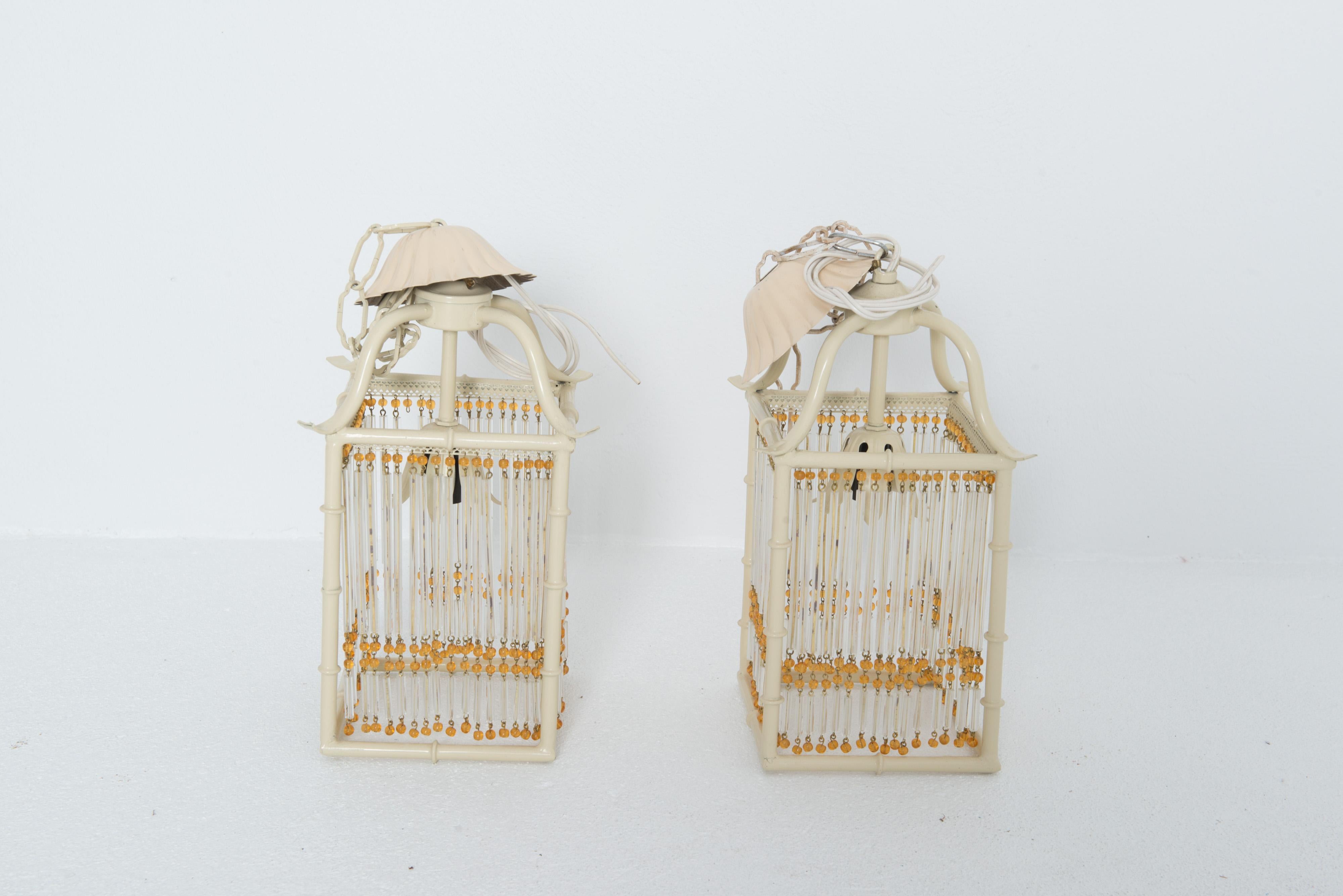 Deux petites lanternes en métal blanc en faux bambou de style chinoiseries en vente 4