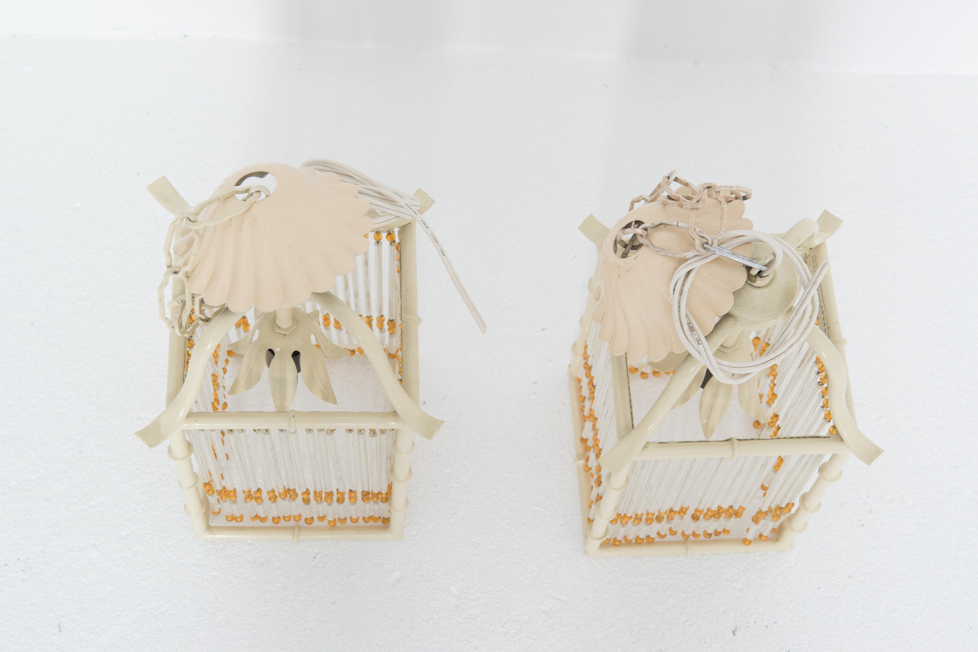 Deux petites lanternes en métal blanc en faux bambou de style chinoiseries en vente 5