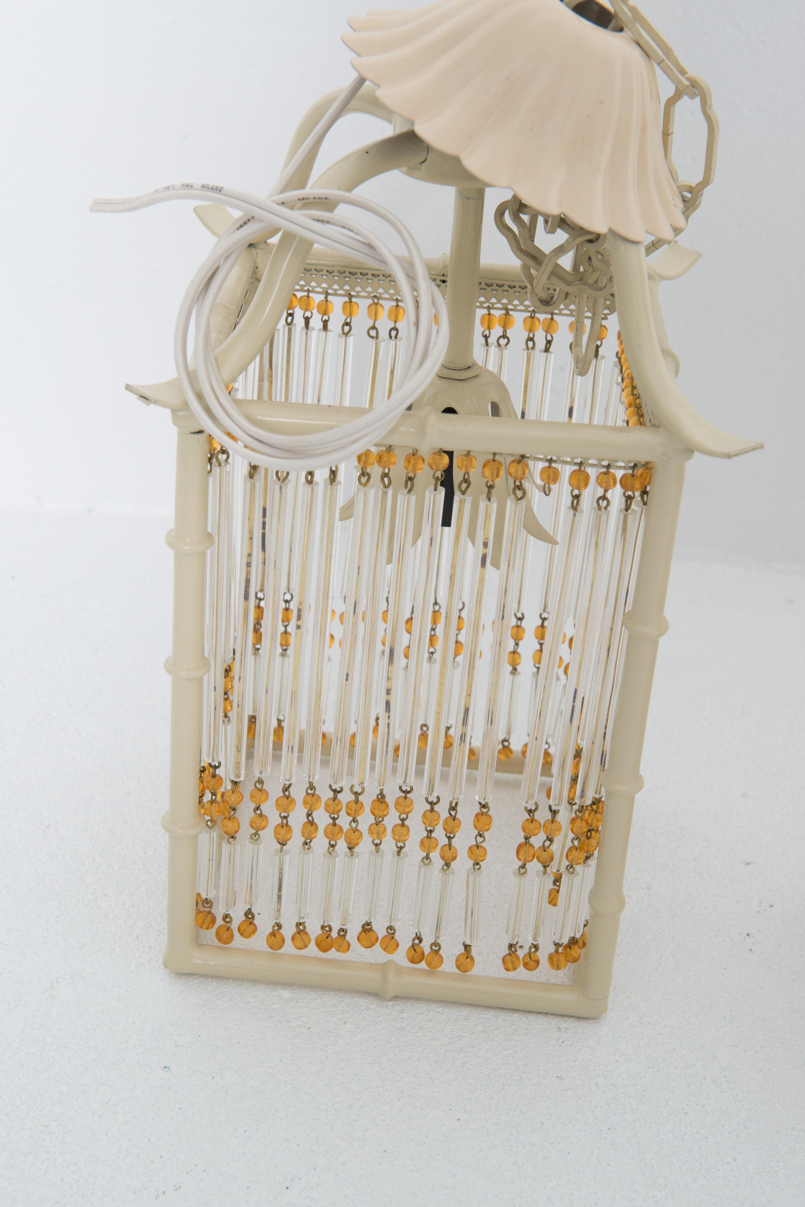 Deux petites lanternes en métal blanc en faux bambou de style chinoiseries en vente 6