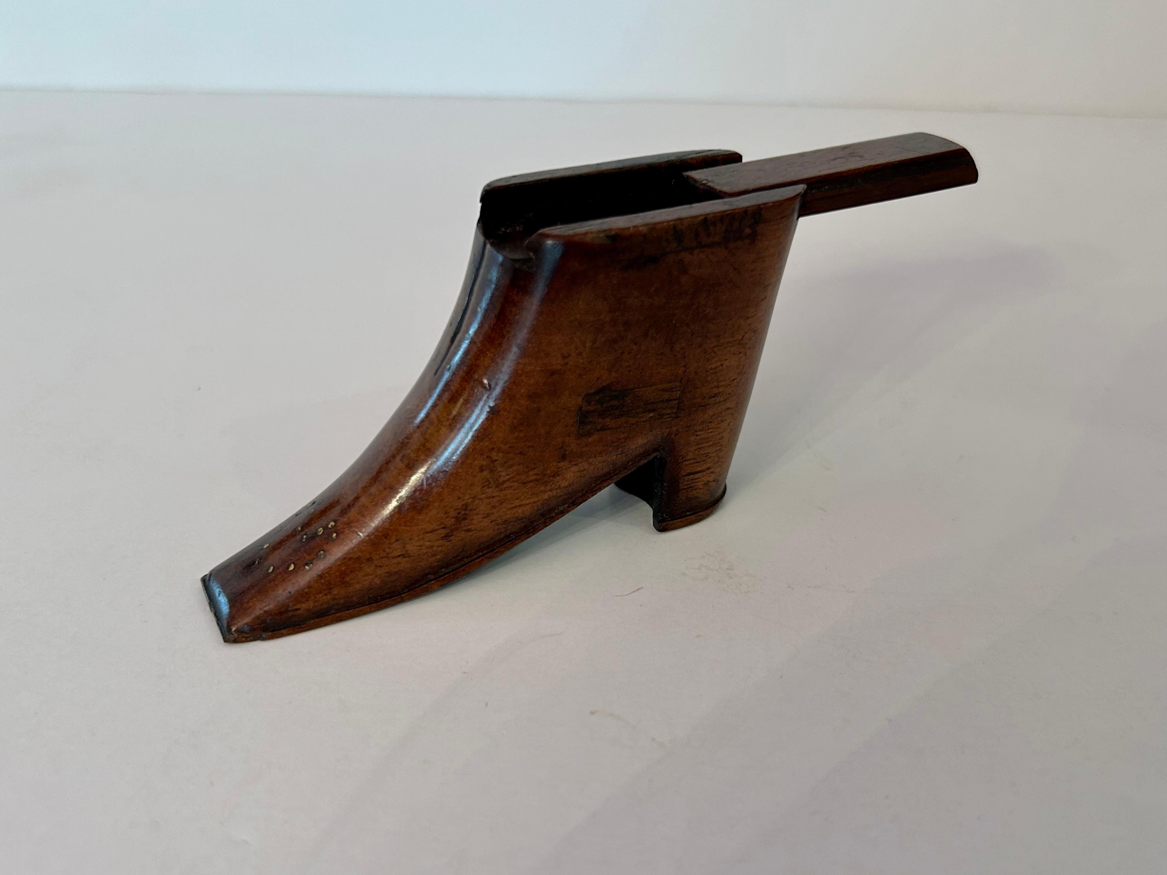 Sculpté Deux tabatières, hollandaises, fin 18e début 19e siècle en vente