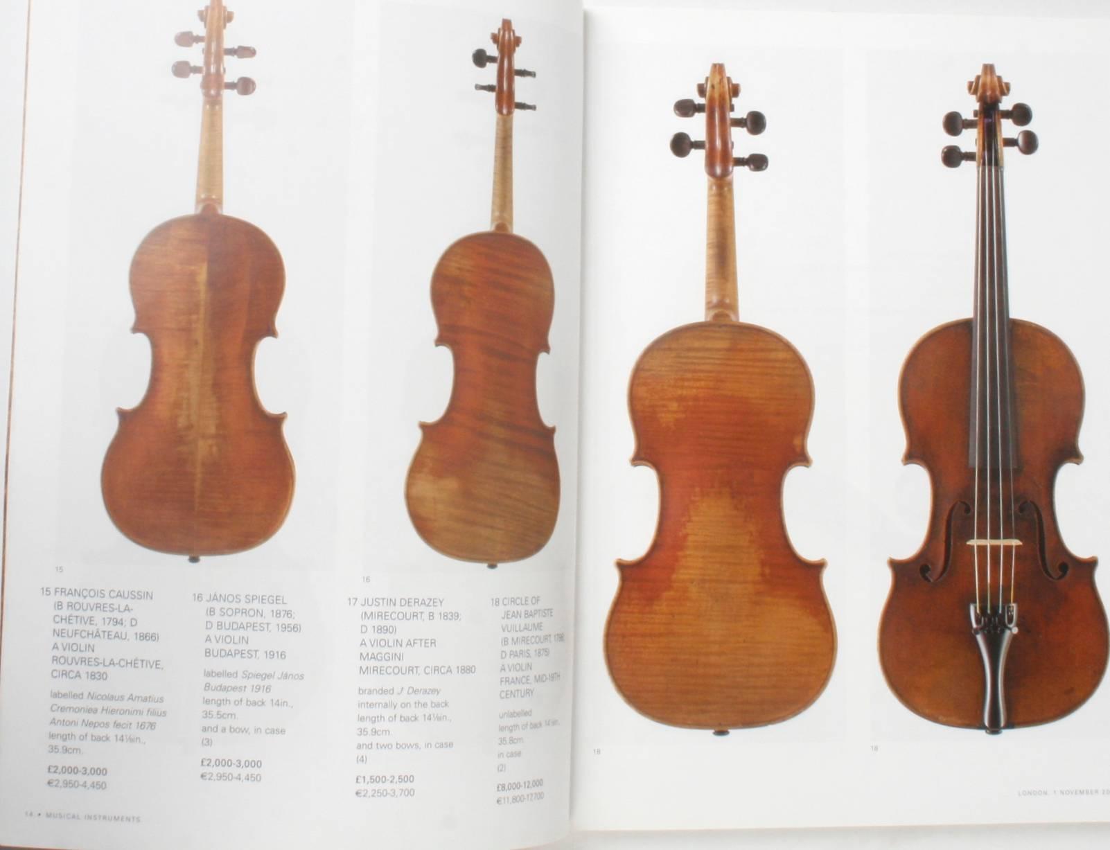 Deux catalogues de ventes aux enchères de Sotheby's London sur instruments de musique en vente 6