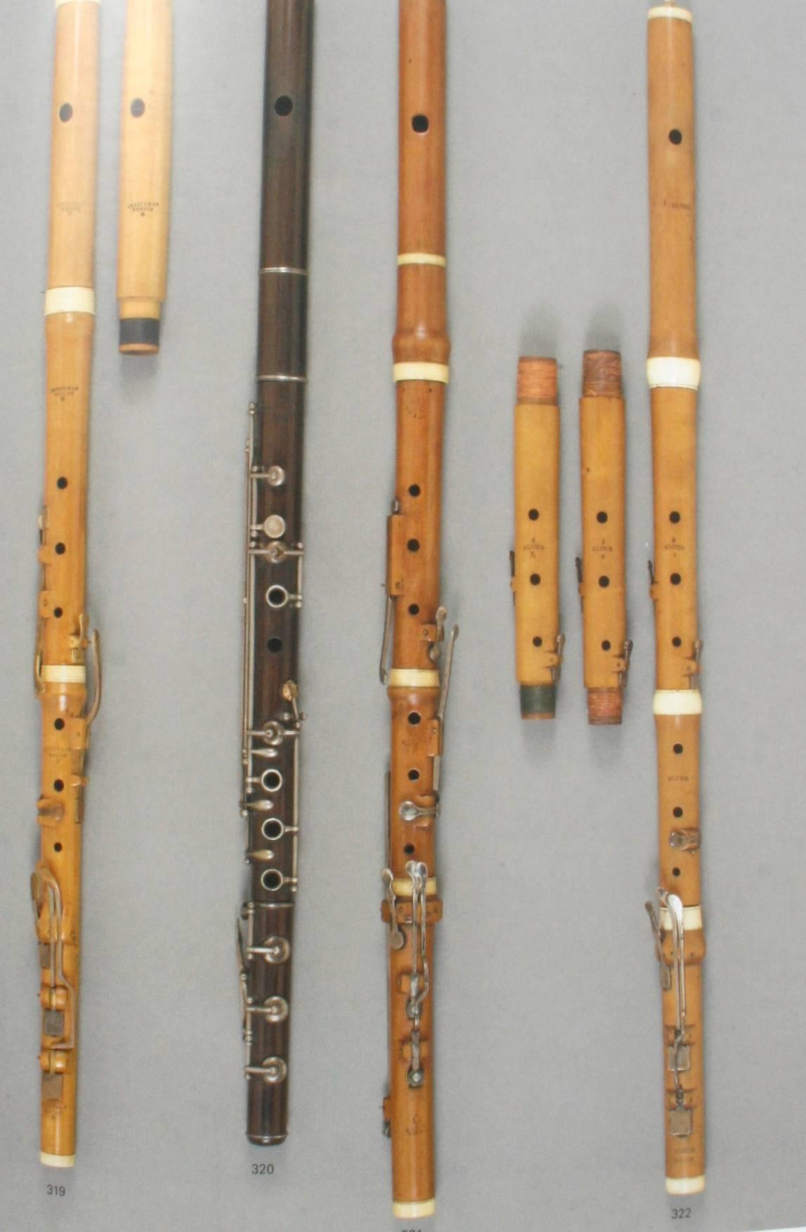 Deux catalogues de ventes aux enchères de Sotheby's London sur instruments de musique en vente 7