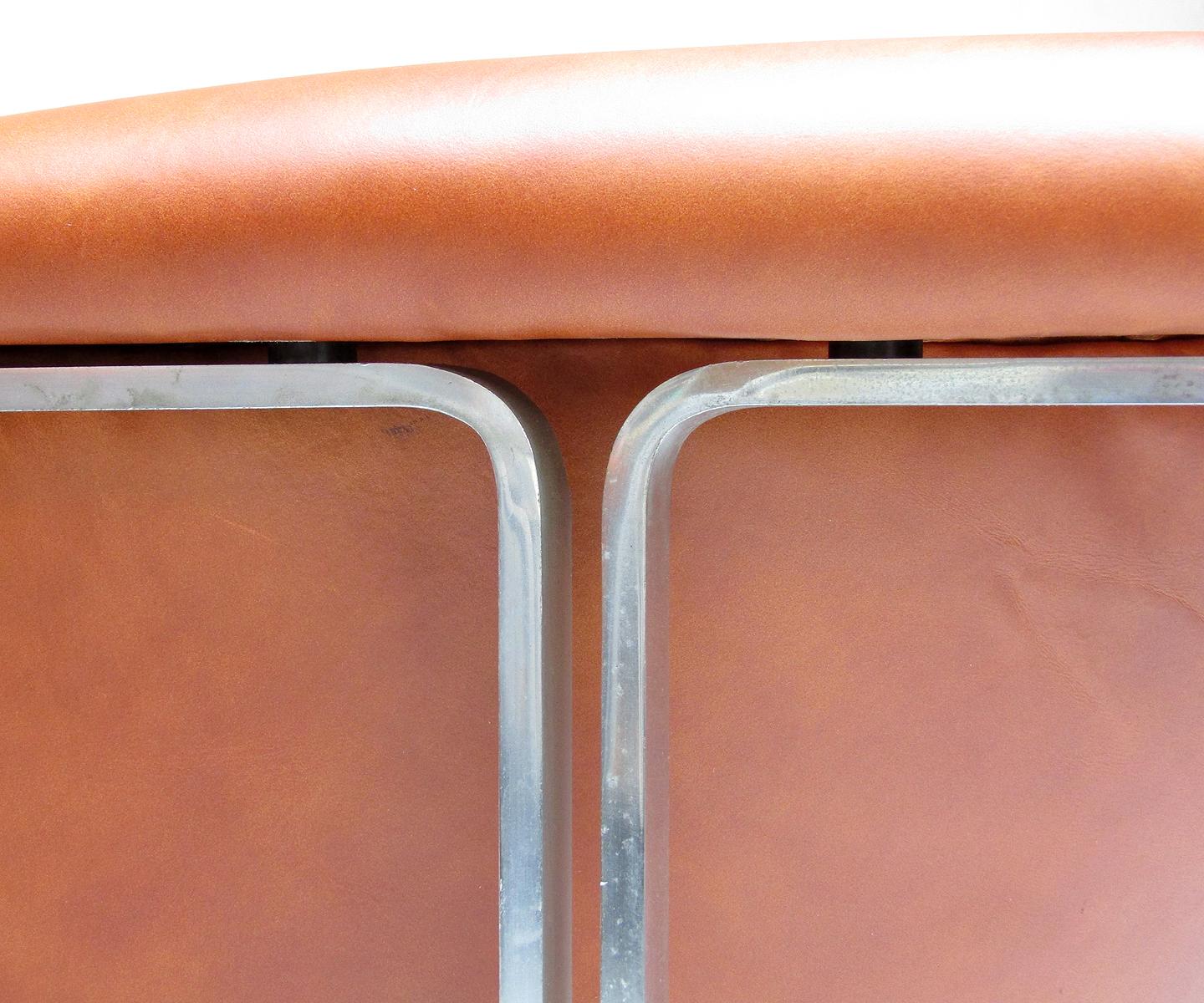 Deux chaises «042 » de Geoffrey Harcourt pour Artifort de l'Ère spatiale en vente 4