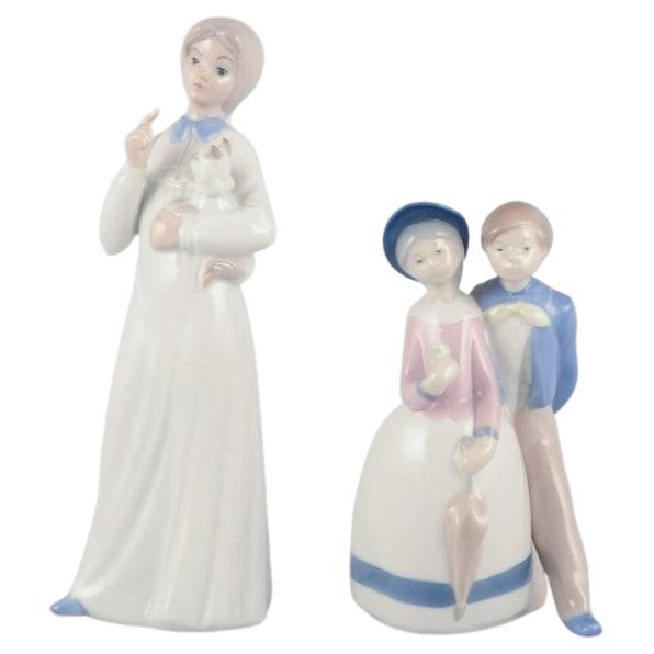 Deux figurines d'enfants en porcelaine espagnole Environ les années 1980 en vente