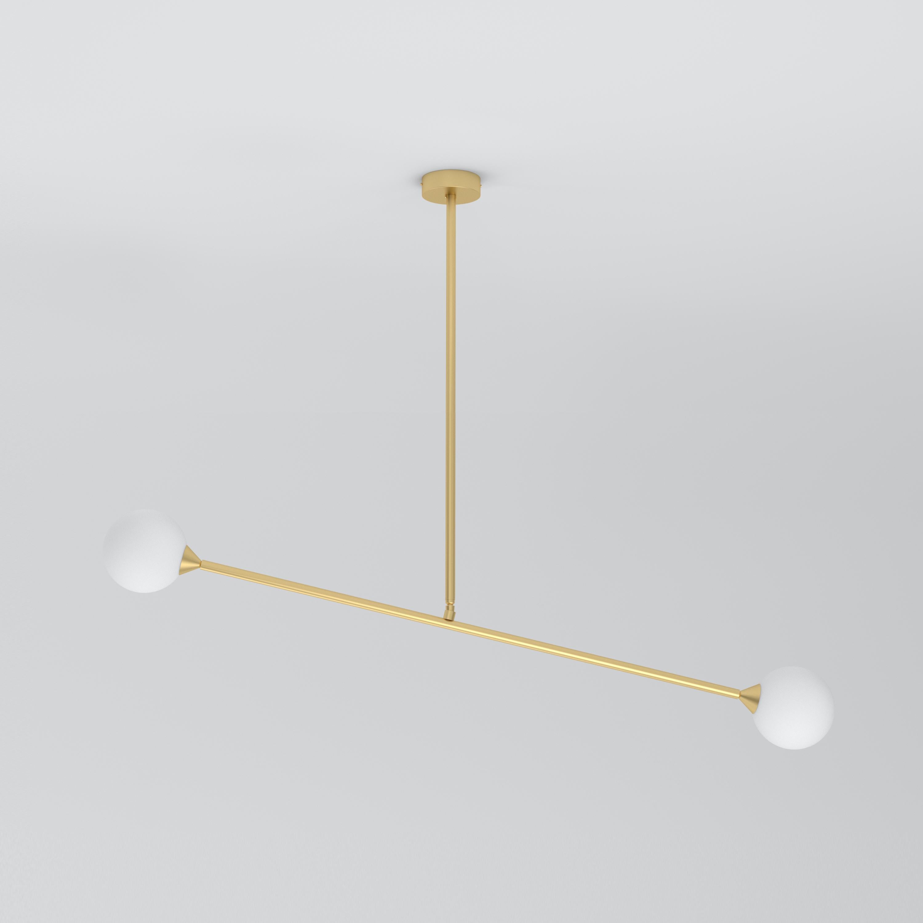 Lampada a sospensione a due sfere di Atelier A Light
Dimensioni: D 13,5 x L 117 x H 71,5 cm.
Materiali: Ottone spazzolato.

Tutte le nostre lampade possono essere cablate a seconda del Paese. Se viene venduto negli Stati Uniti, sarà cablato per gli