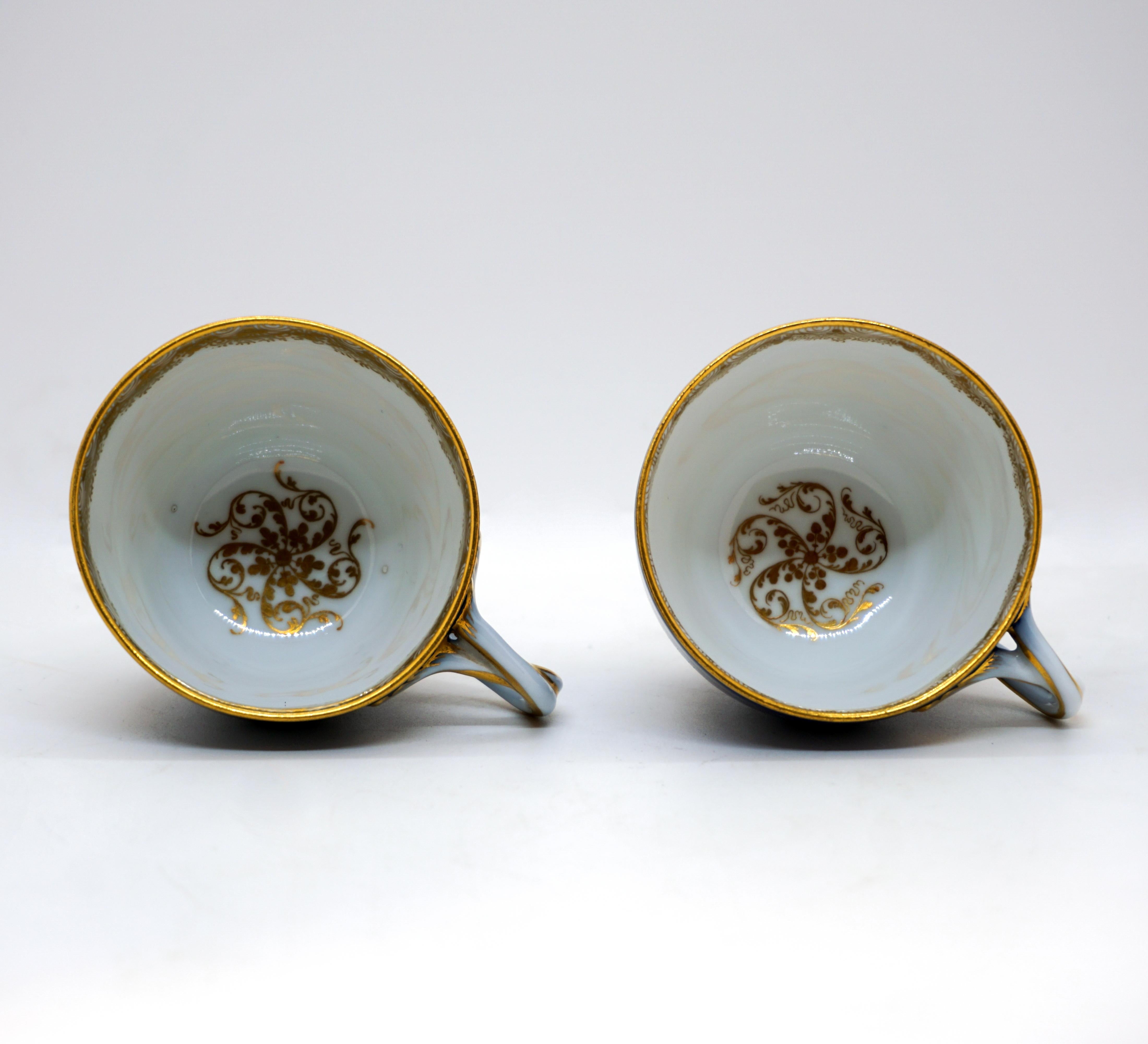 Two Splendid Meissen Cups, Cobalt With Watteau Painting & Gold Decoration, 19th For Sale 2