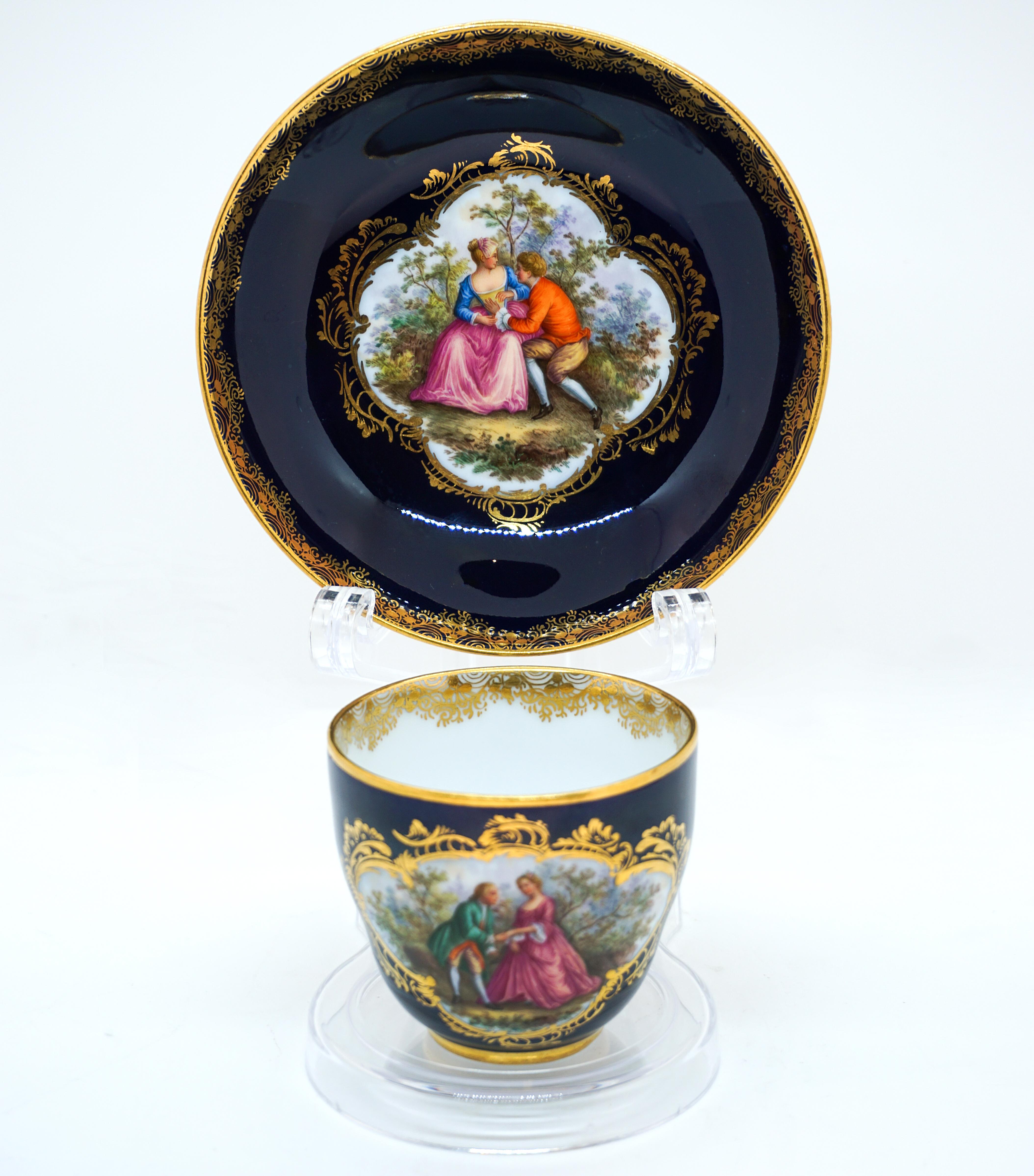 Excellent pieces from the Meissen manufactory from the 19th century:
Two cups and saucers with cobalt blue background and large reserves with the finest overglaze painting, as well as elaborate gold decoration.
Cups with curved downward-sloping