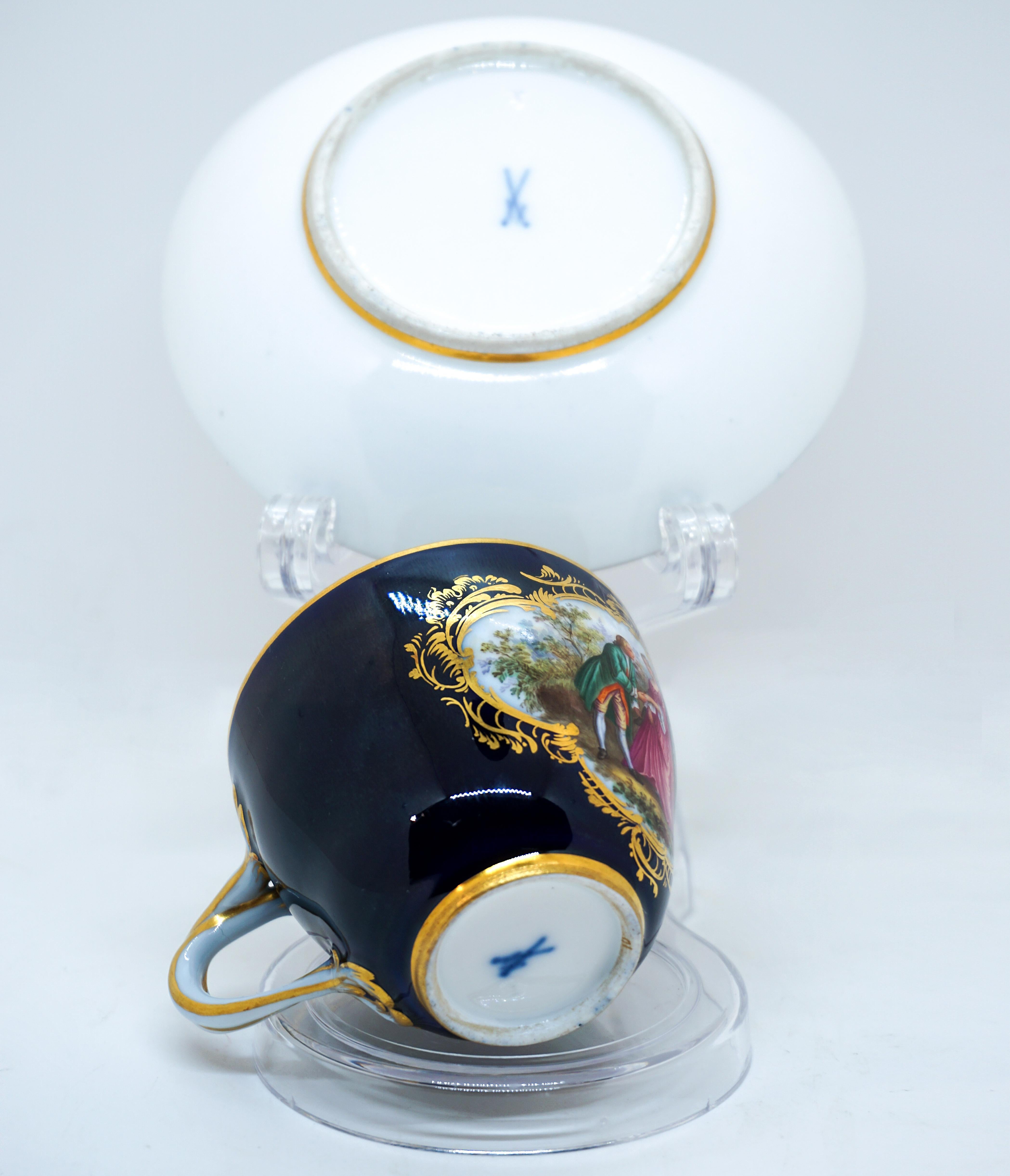 Rococo Two Splendid Meissen Cups, Cobalt With Watteau Painting & Gold Decoration, 19th For Sale