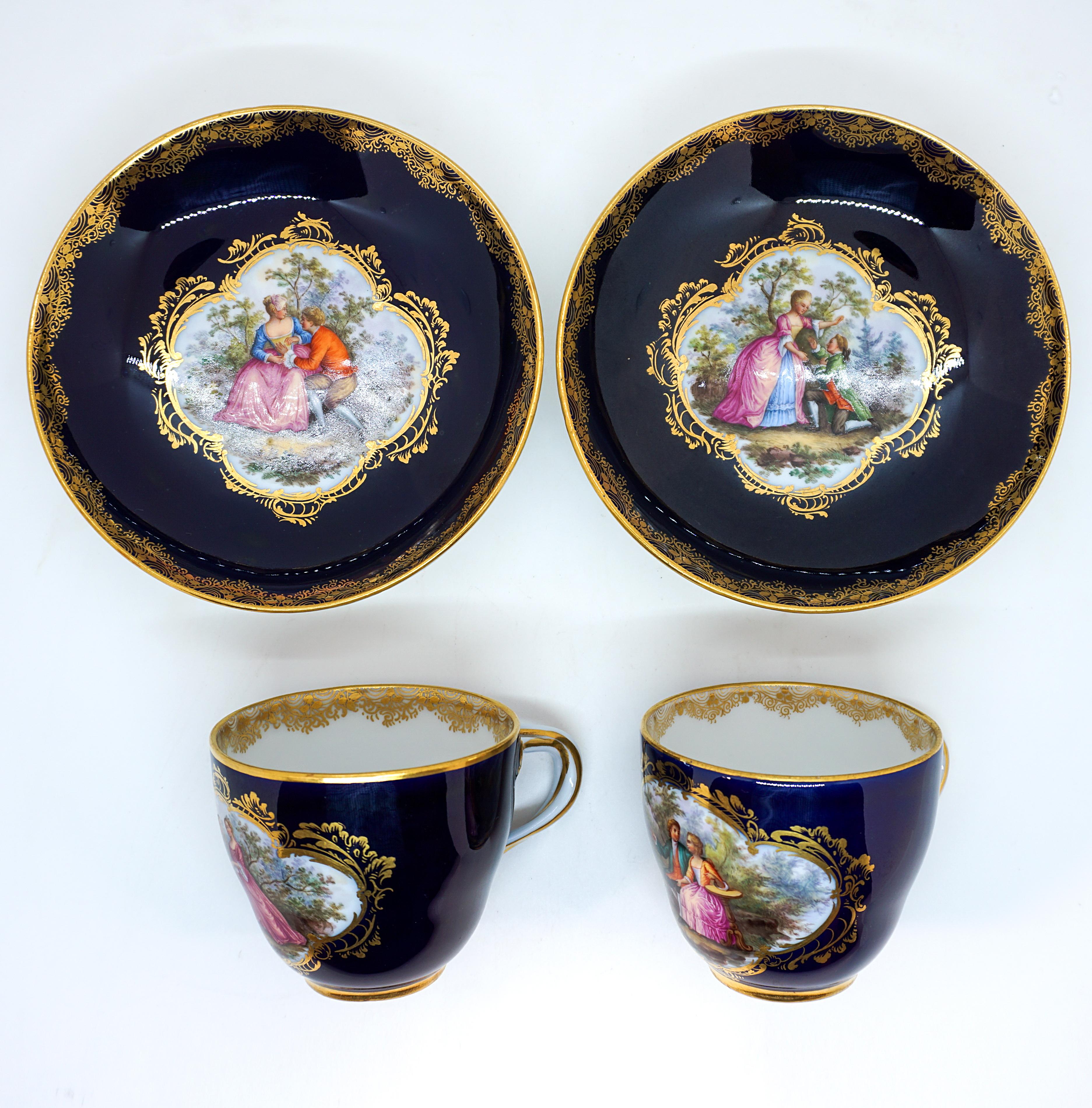 Two Splendid Meissen Cups, Cobalt With Watteau Painting & Gold Decoration, 19th In Good Condition For Sale In Vienna, AT