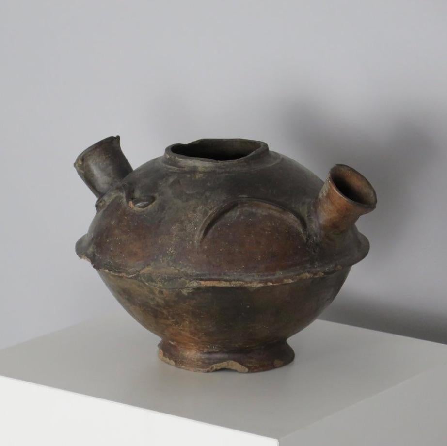 Mid-20th Century Two-Spouted Terracotta Canari Vessel For Sale