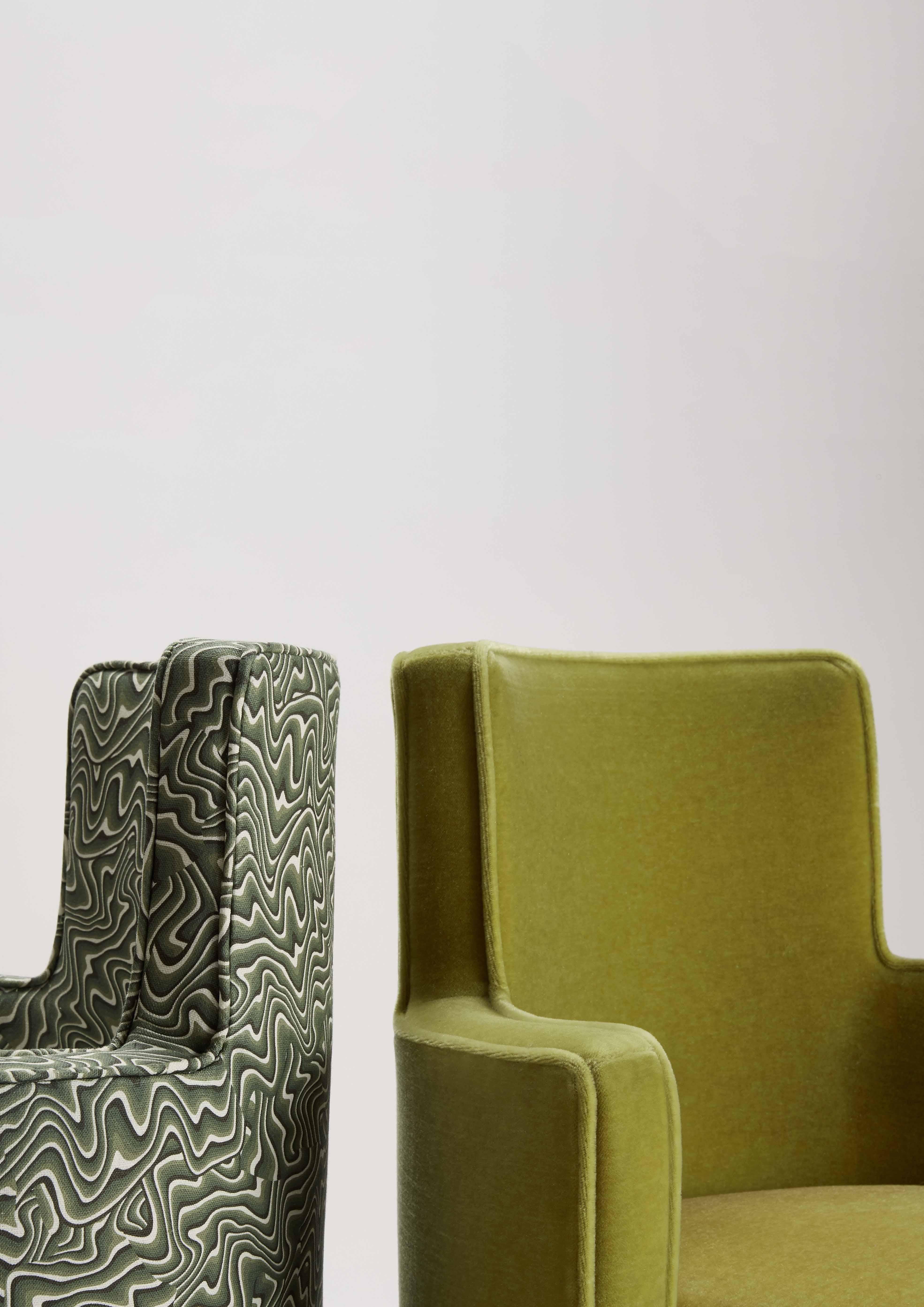 Inspiré par les motifs en escalier de l'art déco et avec son dossier incurvé qui épouse la forme, le Two-Step est une pièce tout à fait unique. Dotée d'une base pivotante très souple, cette chaise offre à la fois style et fonctionnalité. C'est le