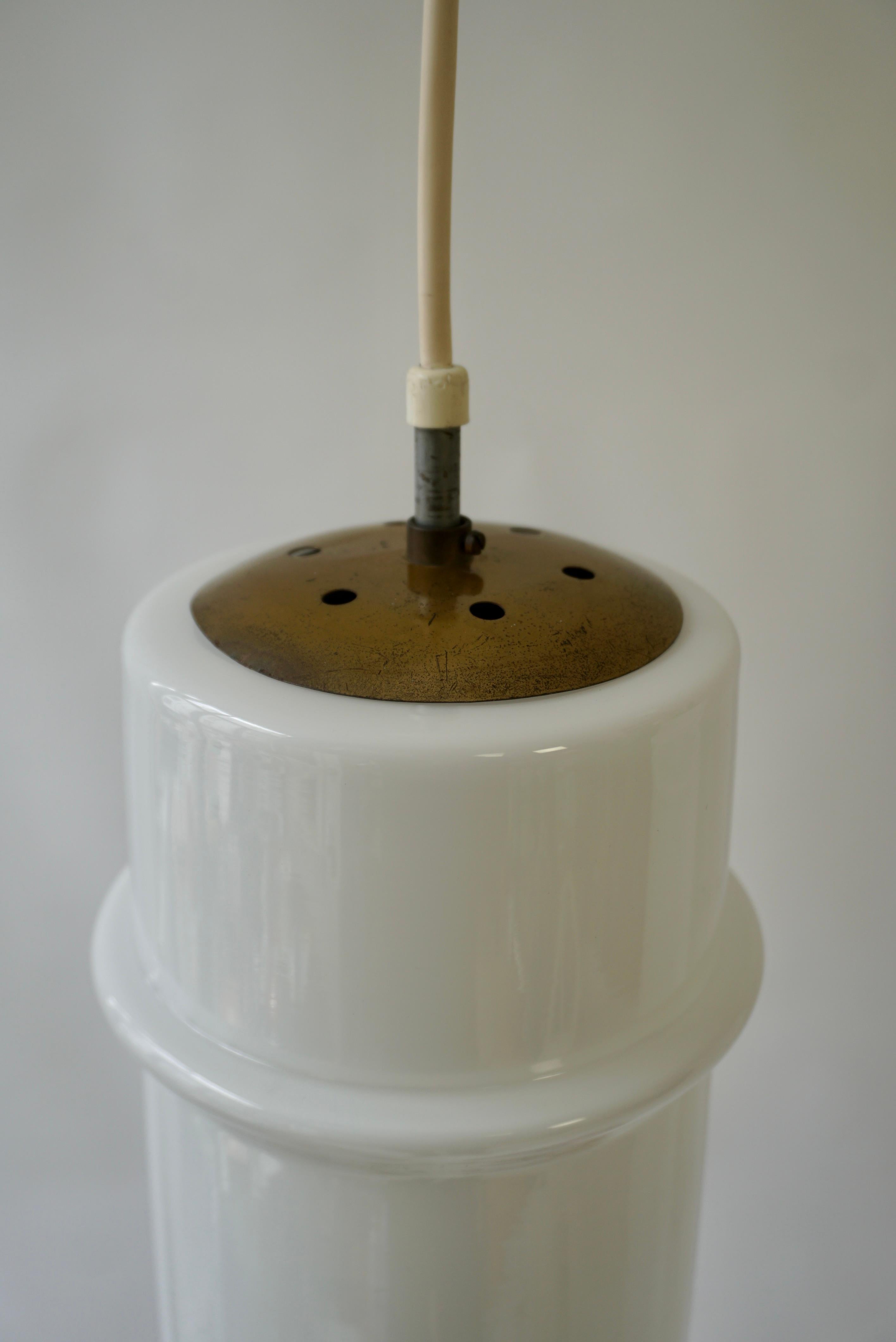 Two Stilnovo Pendant Lamps in Murano Glass and Brass, Italy, 1960s. For Sale 3