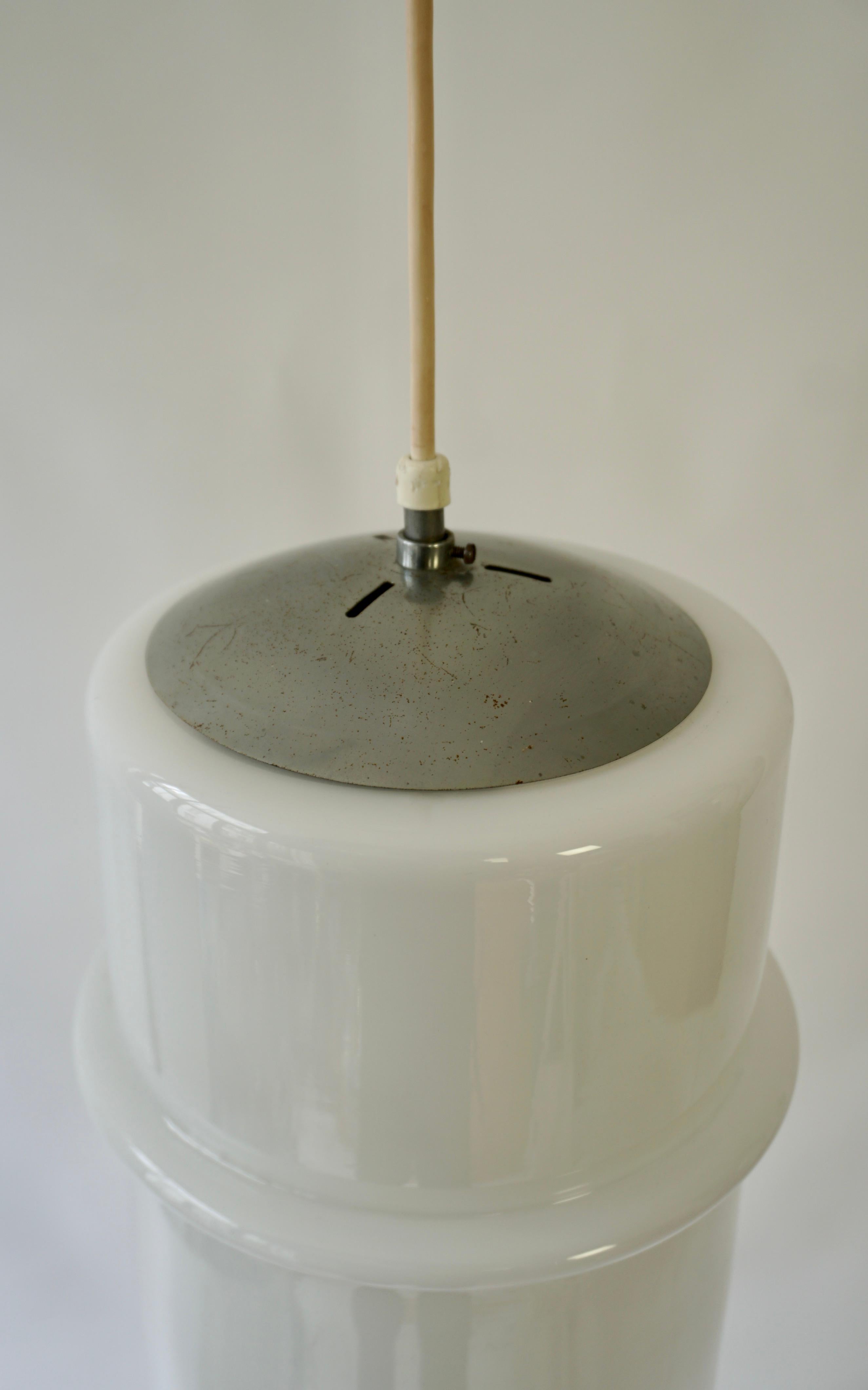 Two Stilnovo Pendant Lamps in Murano Glass and Brass, Italy, 1960s. For Sale 4