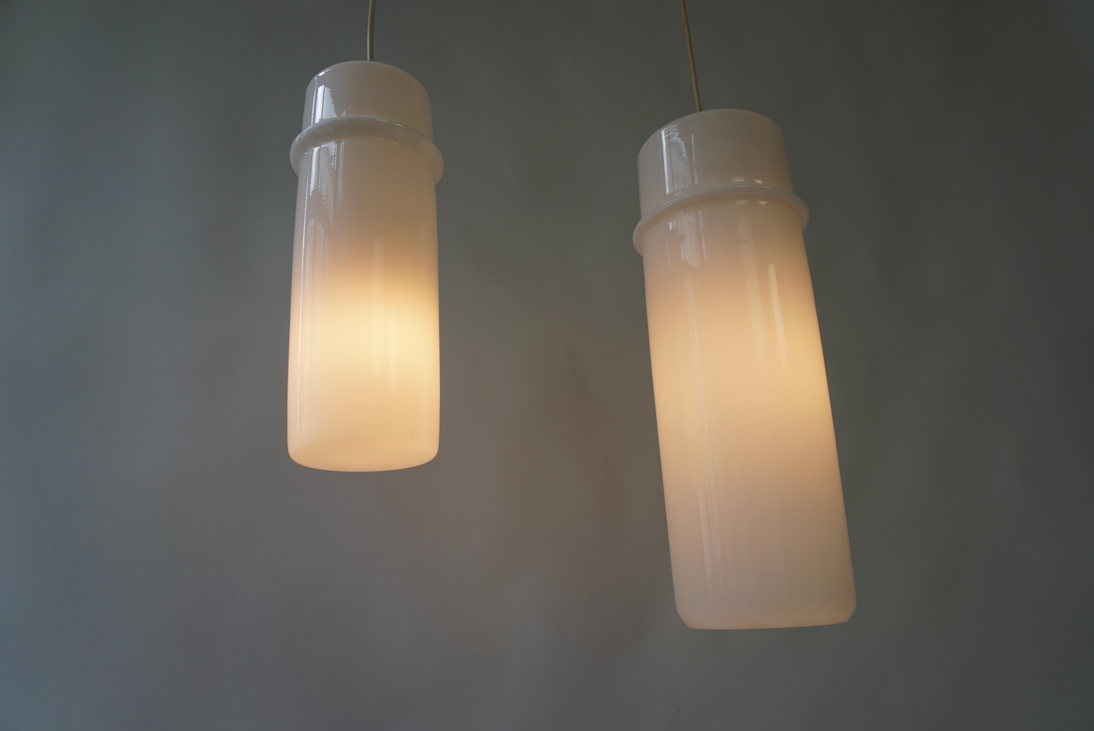 Two Stilnovo Pendant Lamps in Murano Glass and Brass, Italy, 1960s. For Sale 2