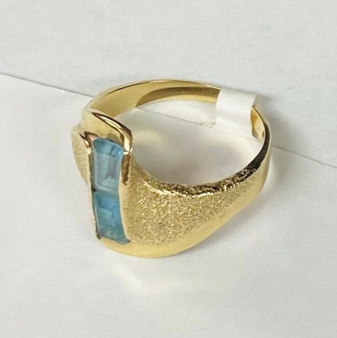 Two Stone Aquamarine 14 Carat Yellow Gold Ring In Excellent Condition In Bradenton, FL