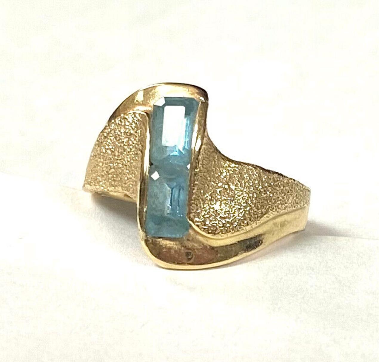 Women's or Men's Two Stone Aquamarine 14 Carat Yellow Gold Ring