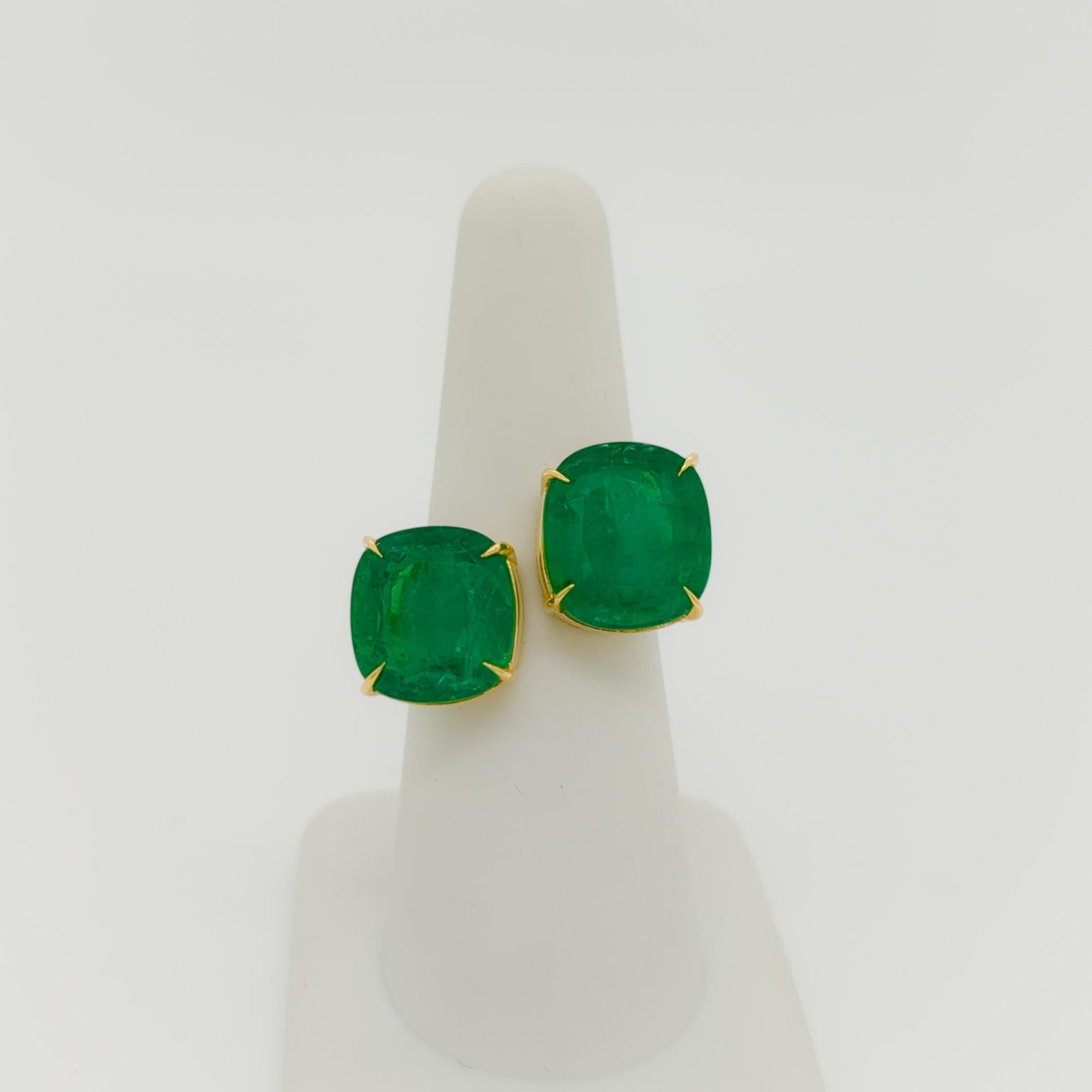 Emerald Cushion Bypass Cocktail Ring in 18K Yellow Gold In New Condition For Sale In Los Angeles, CA
