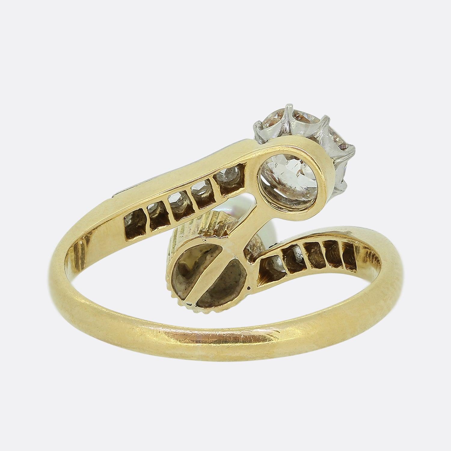Crossover-Ring mit zwei Steinen, Perle und Diamant (Alteuropäischer Schliff) im Angebot
