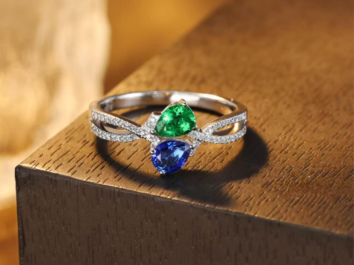 Vivid Blue Sapphire and Emerald Toi et Moi Diamond Ring

Main stone1 - 0.25 CT
Main stone2 - 0.37 CT
Total Weight - 2.7 GM

Striking Color Combo: Features a unique pairing of sapphire and emerald, creating an eye-catching color contrast.

Elegant