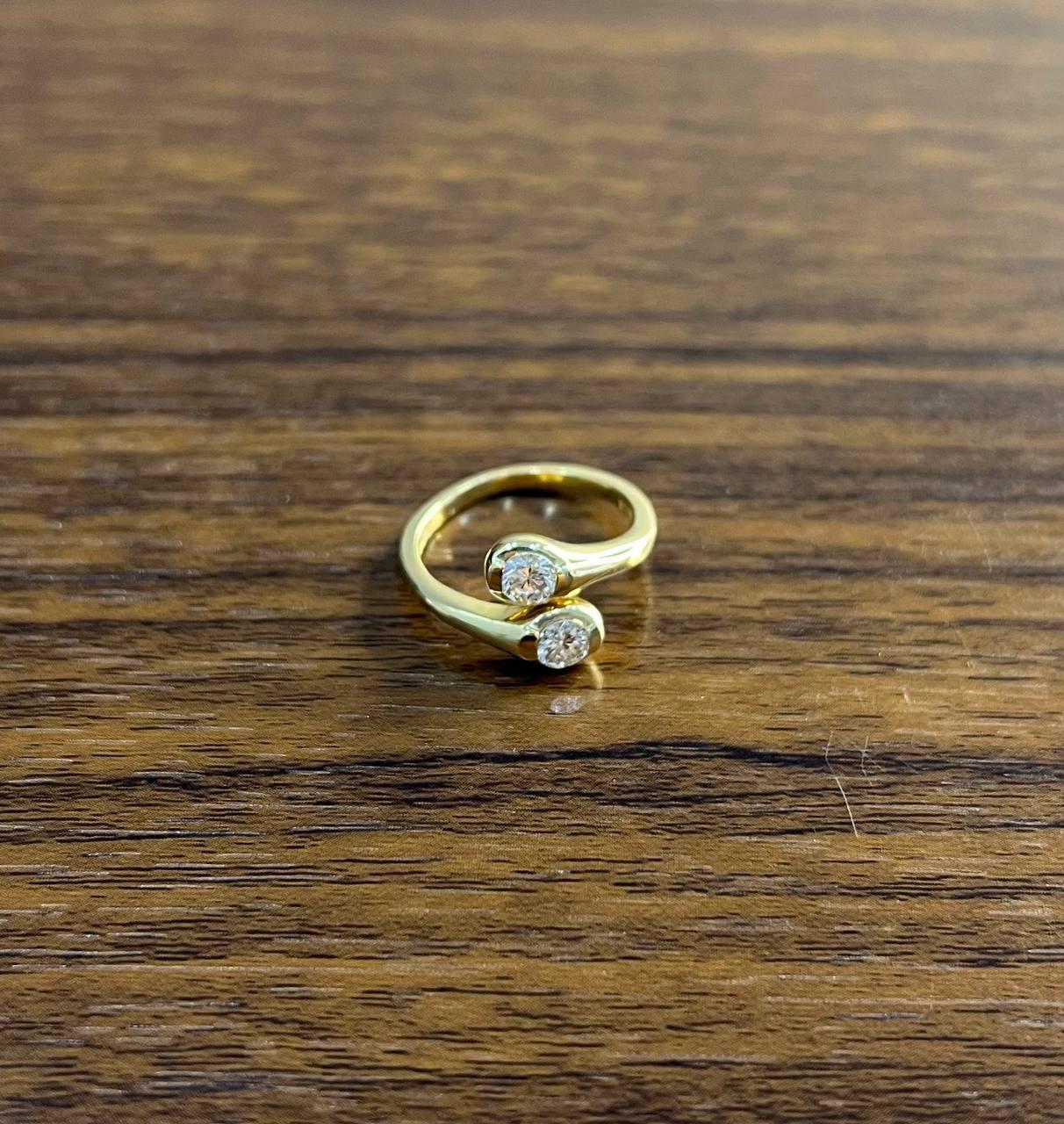 Bague d'affirmation en or jaune 14 carats avec deux diamants ronds Neuf - En vente à Oakton, VA