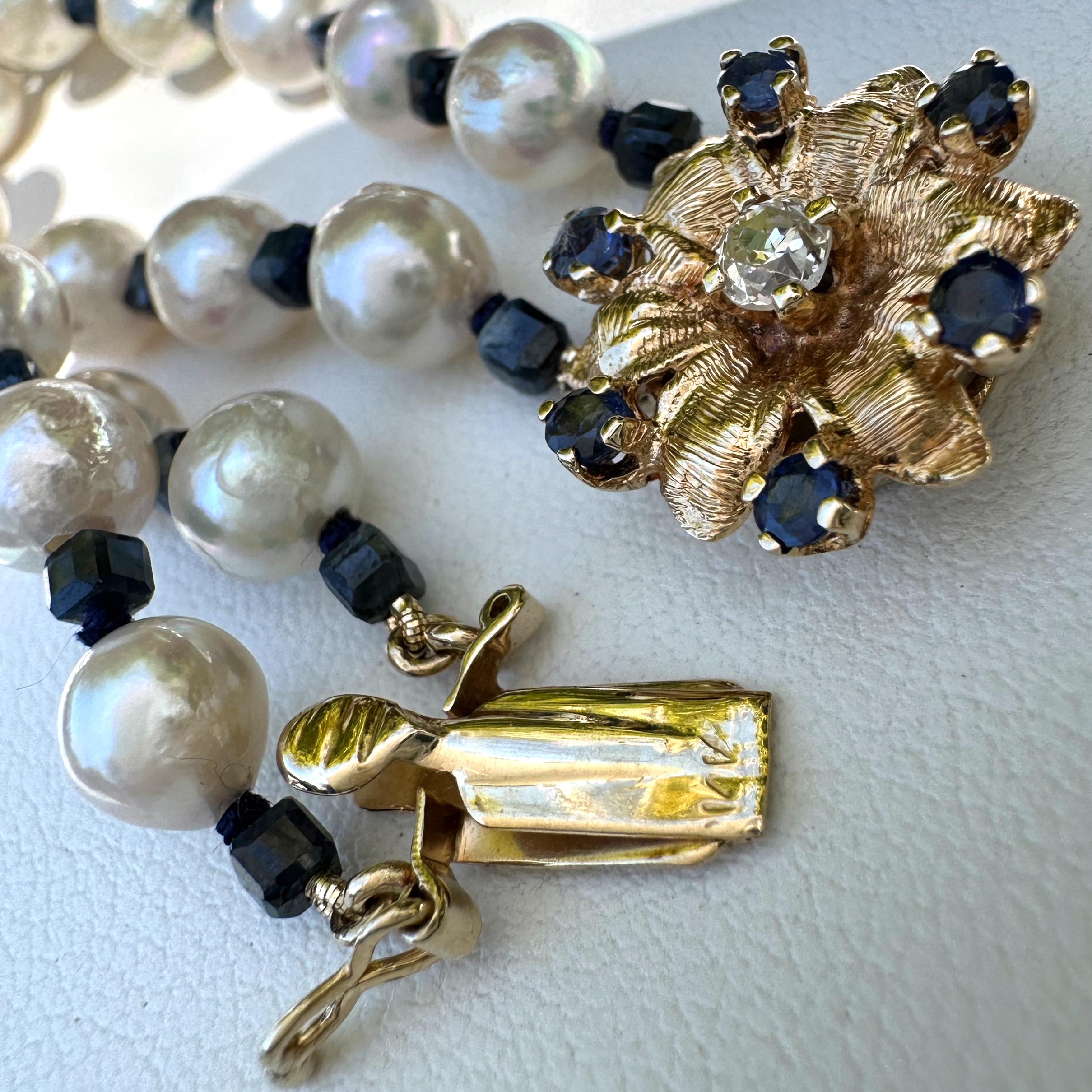 Zweireihige Akoya-Perlen-Halskette mit Saphirabstandshaltern und 14K Diamantverschluss im Angebot 6