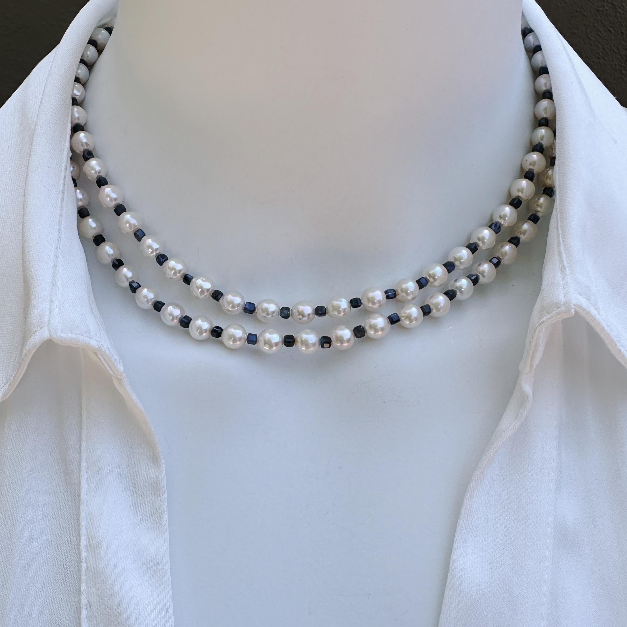 Zweireihige Akoya-Perlen-Halskette mit Saphirabstandshaltern und 14K Diamantverschluss (Ungeschliffen) im Angebot