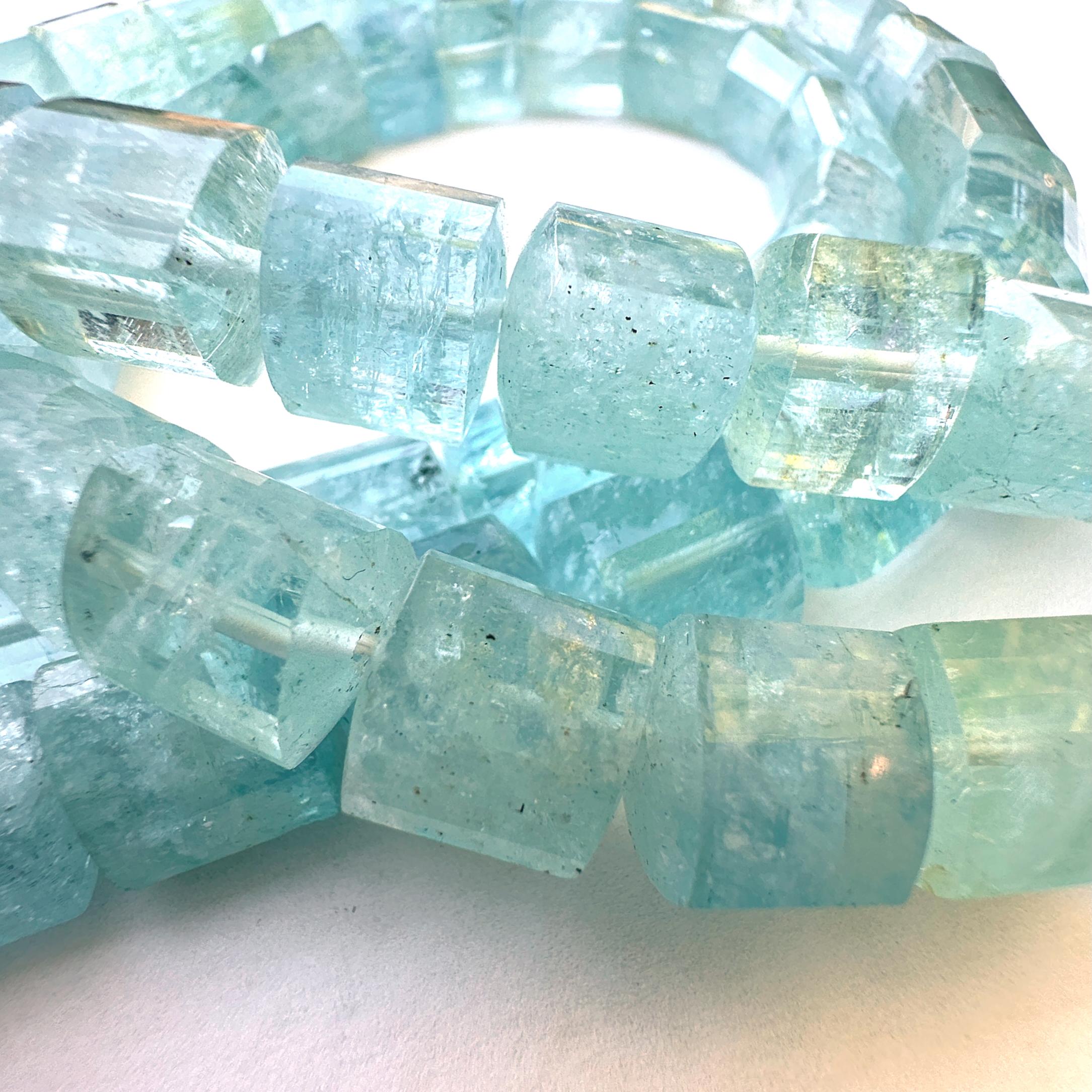 Girocollo a due fili di perle di acquamarina - oltre 900 carati - con chiusura in oro 18 carati in vendita 4