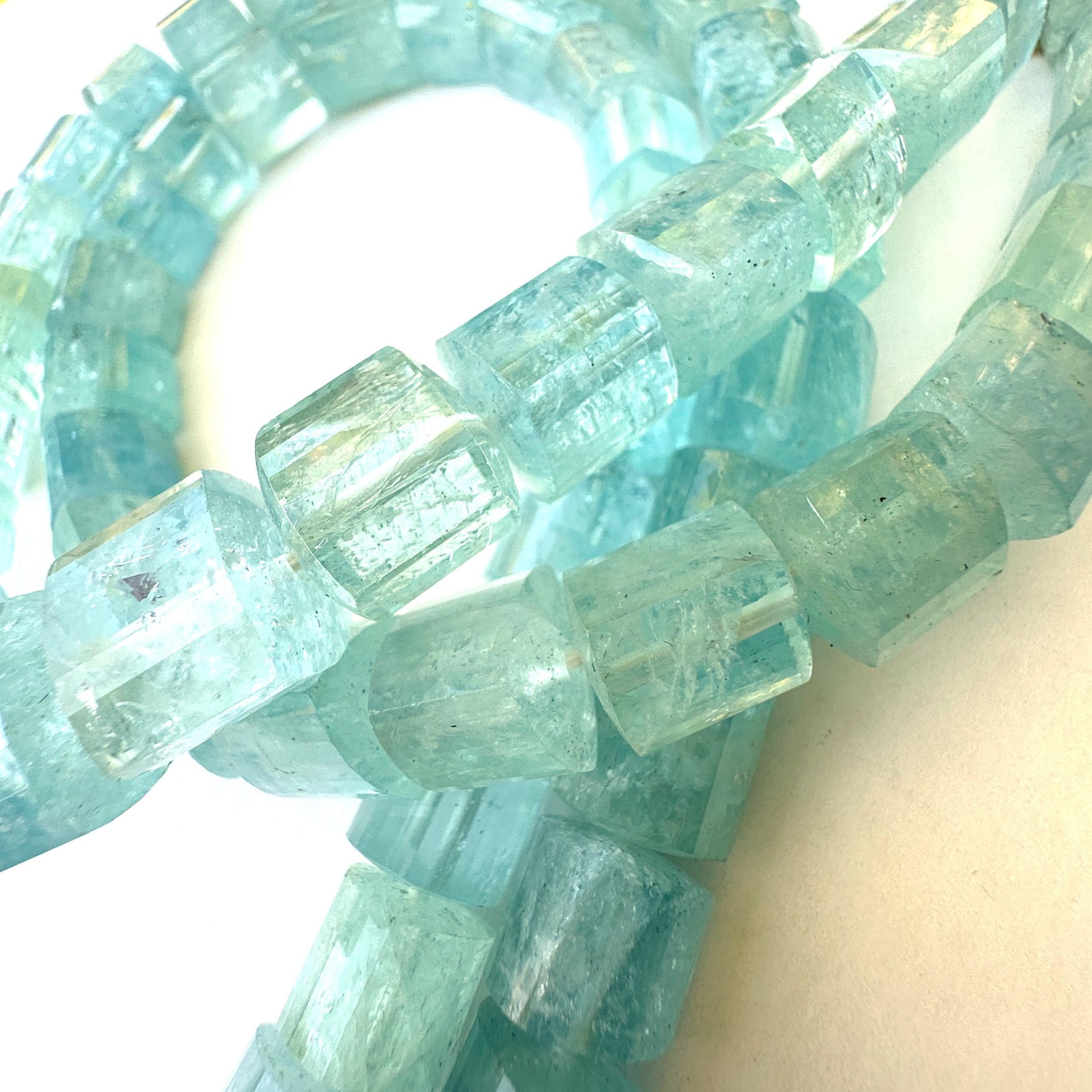 Girocollo a due fili di perle di acquamarina - oltre 900 carati - con chiusura in oro 18 carati in vendita 5