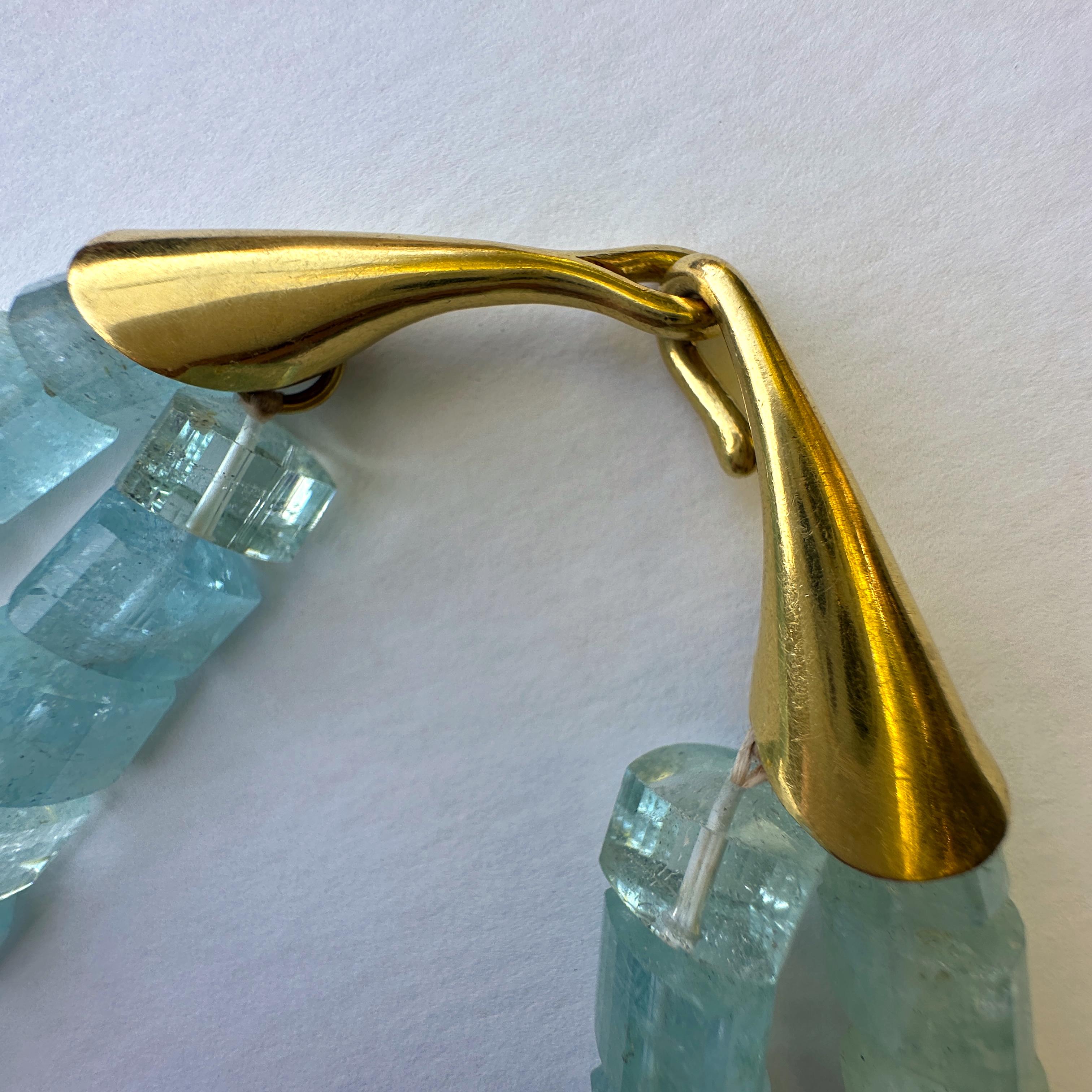 Girocollo a due fili di perle di acquamarina - oltre 900 carati - con chiusura in oro 18 carati in vendita 6