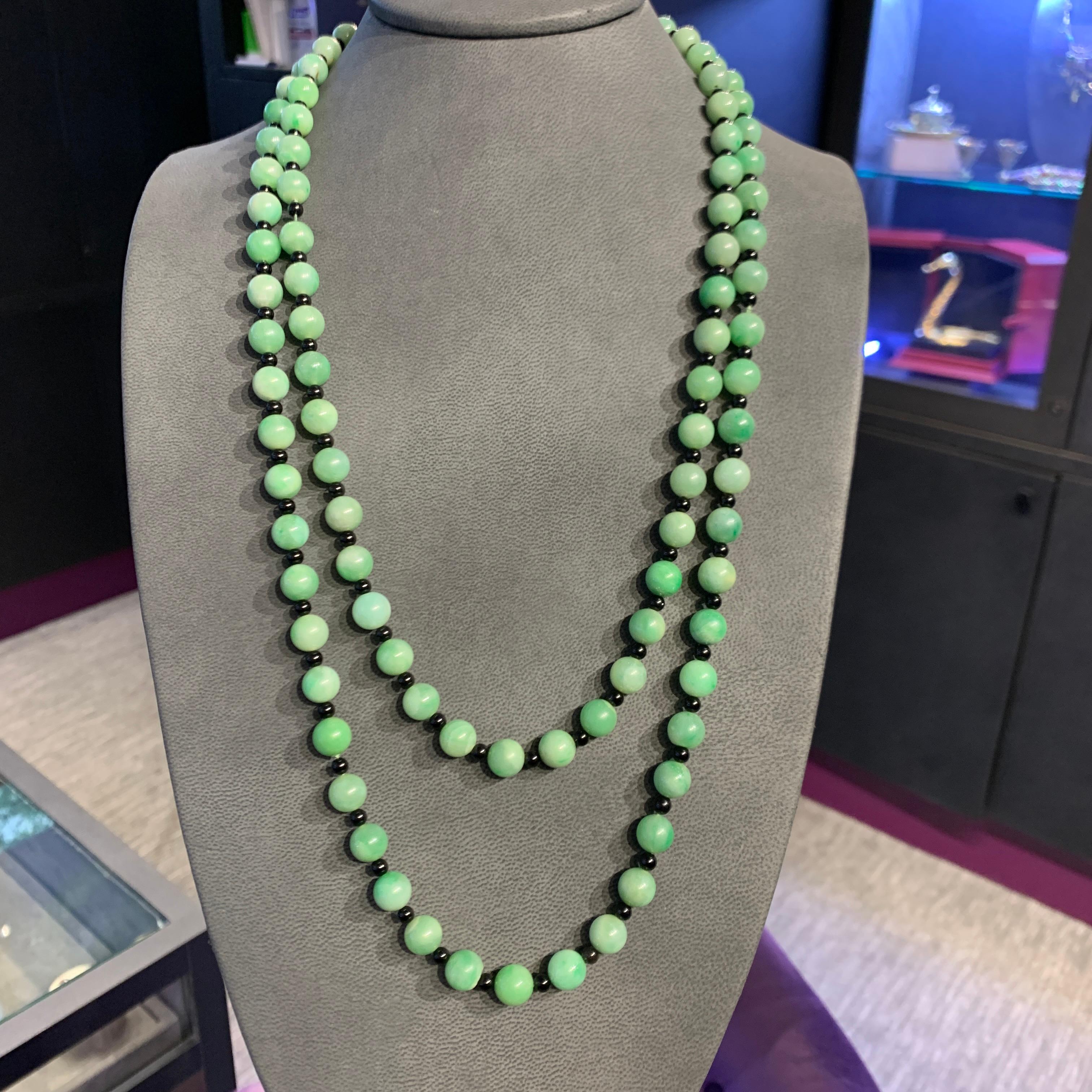 Two Strand Jade & Onyx Bead Necklace  In Excellent Condition For Sale In New York, NY
