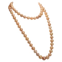 Halskette mit leuchtenden pfirsichfarbenen Perlen und orangefarbenen Saphiren Juni Geburtsstein