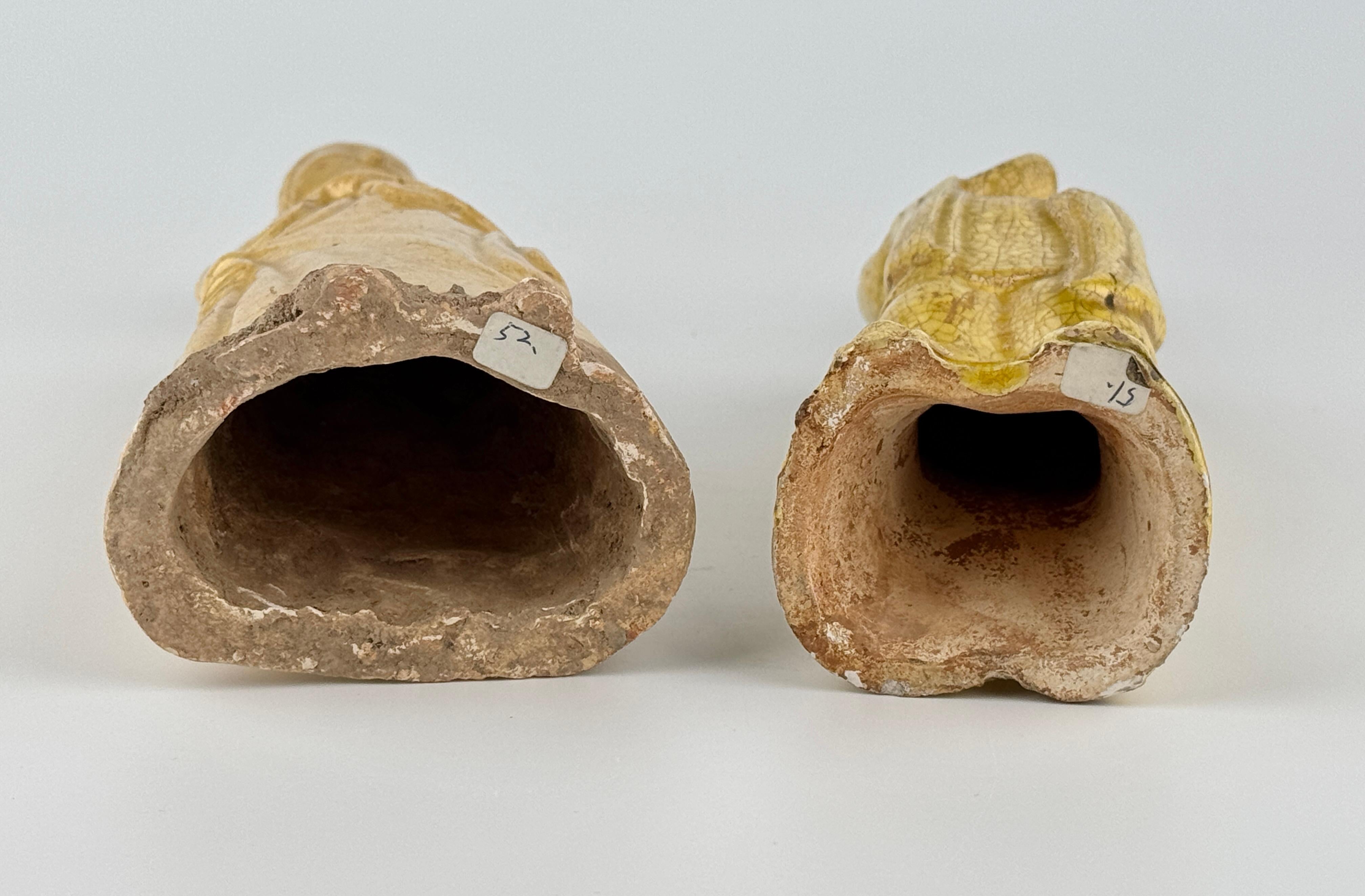 Two Straw-Glazed Pottery Figures of Court Male and Female, Sui-Tang dynasty For Sale 5