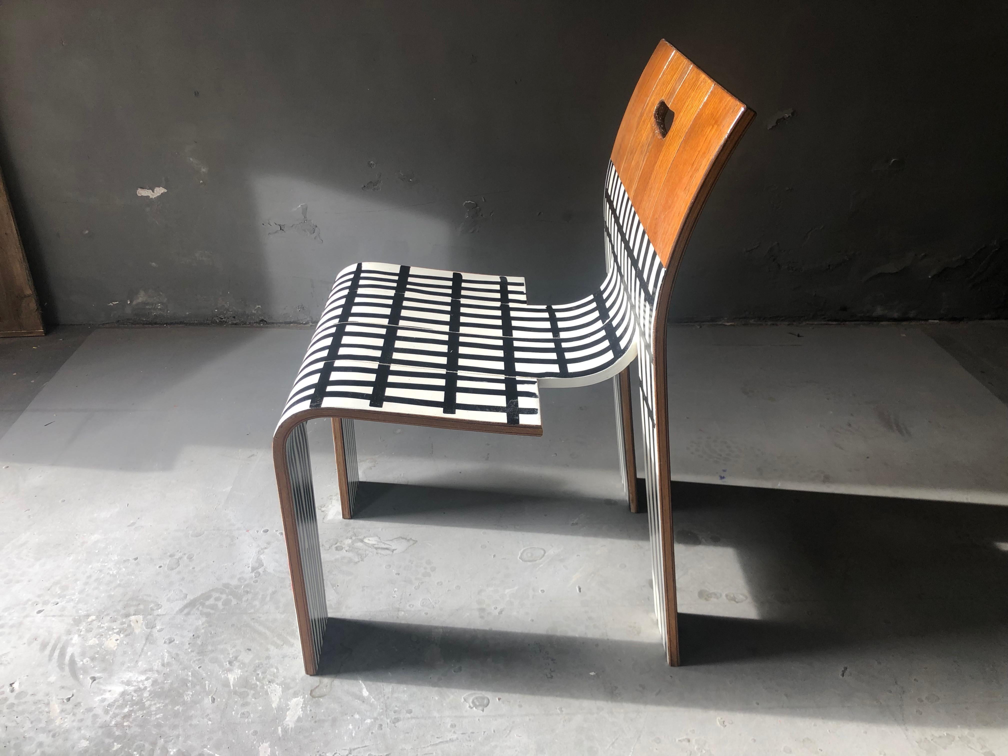 Zwei gestreifte Stühle, zeitgenössisch, von Markus Friedrich Staab im Angebot 9